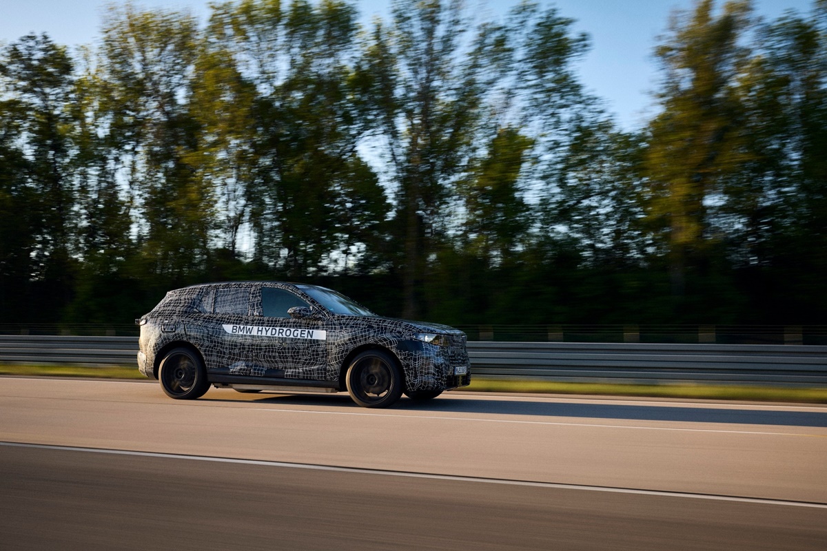 P90617811_lowRes_testing-the-new-bmw-.jpg