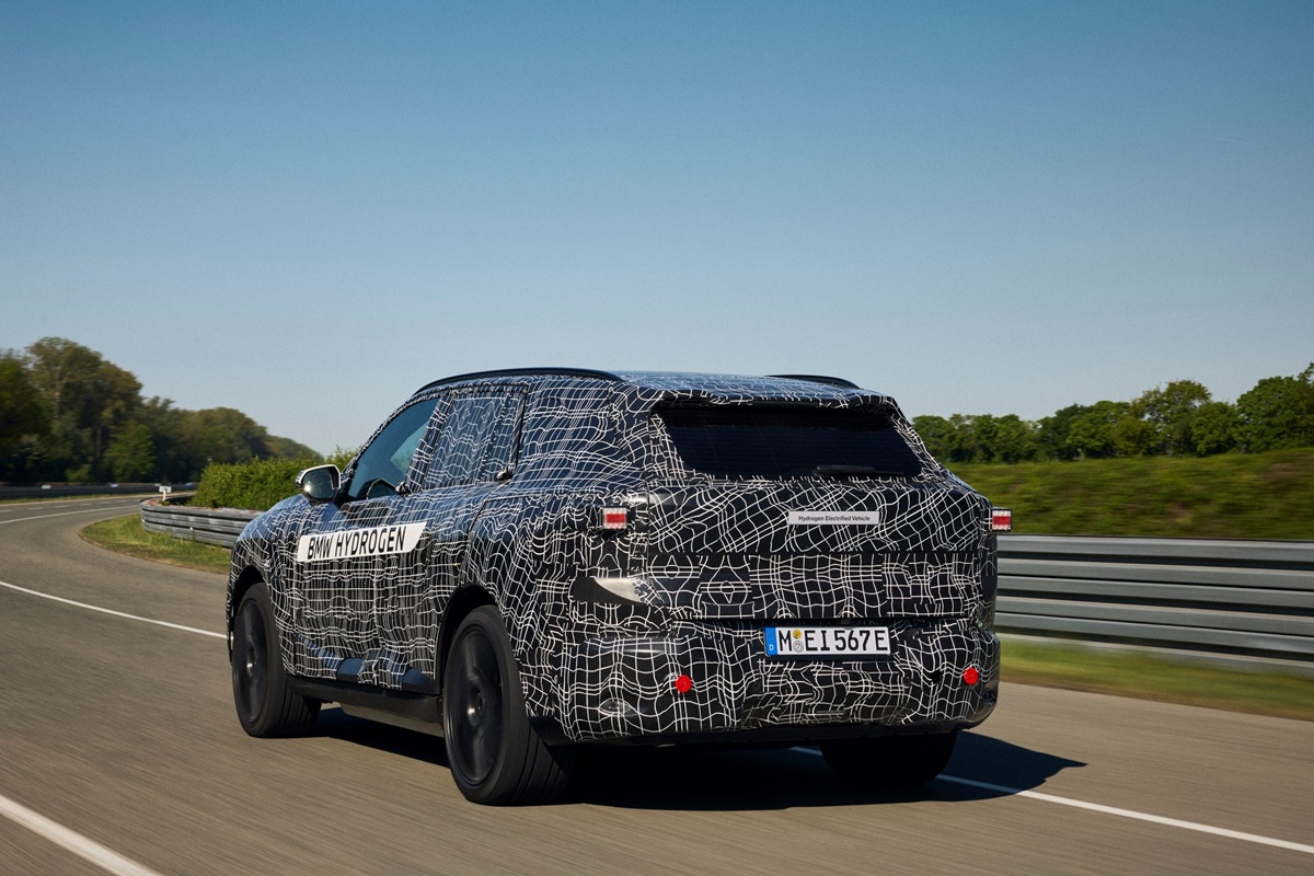 P90617821_lowRes_testing-the-new-bmw-.jpg
