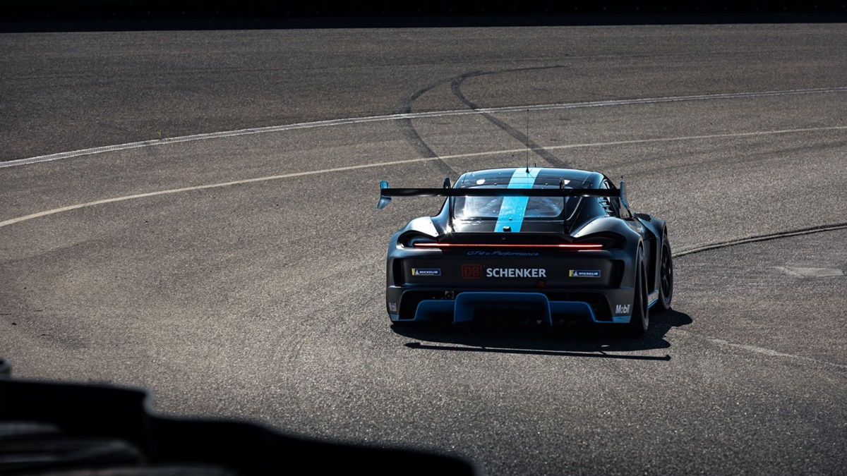 GT4_ePerformance_Porsche_Weissach_2022_V2A2505_high.jpeg