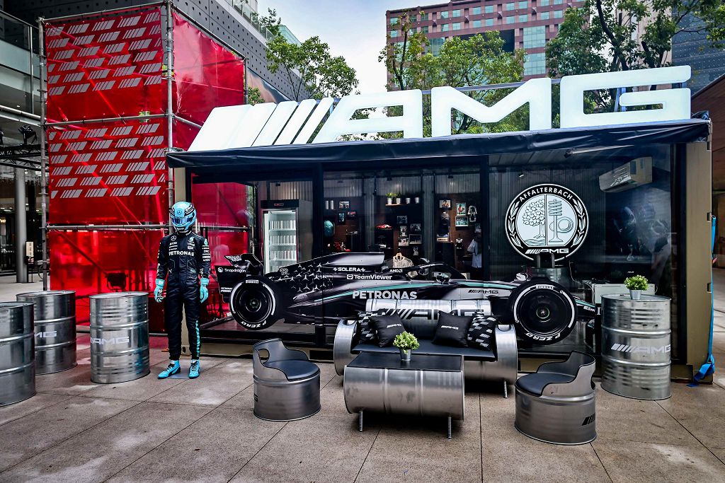 圖2、旅程自 AMG PIT STOP 展區起跑，讓車迷化身為賽車手.jpg