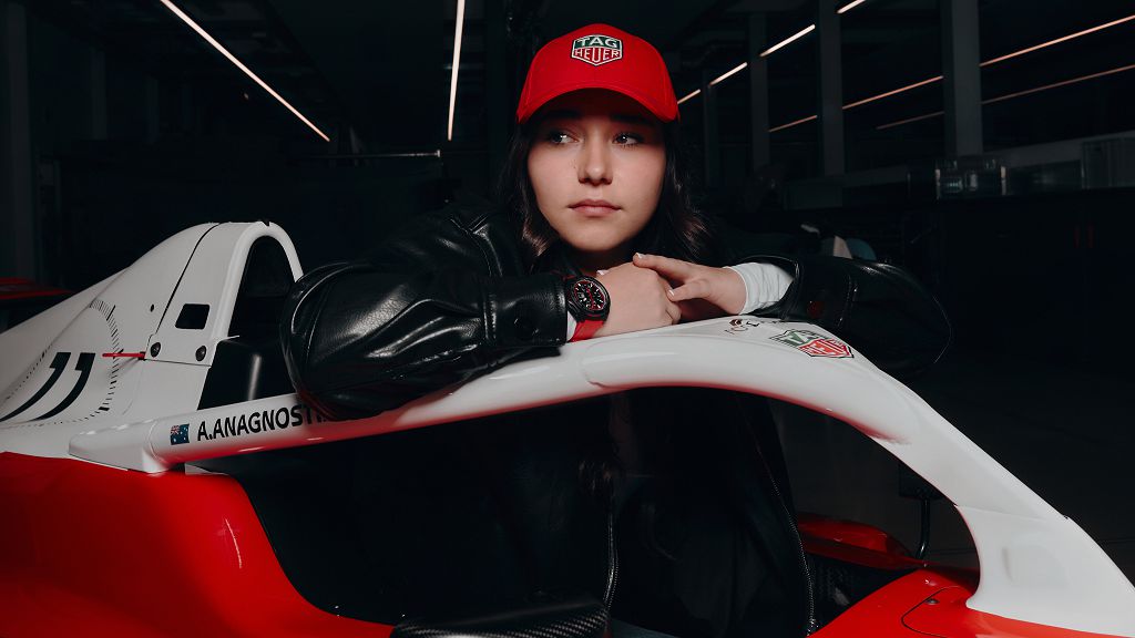 F1 ACADEMY車手Aiva Anagnostiadis佩戴TAG Heuer Formula 1 計時腕錶賽車紅款_5.jpg