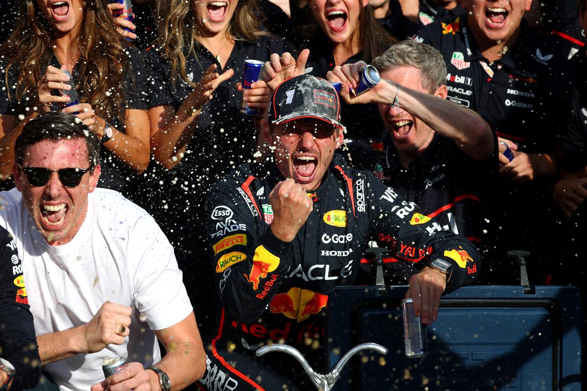 圖4_Oracle Red Bull Racing車隊和車手Max Verstappen在傳奇的 Monza 賽道上強勢奪冠。(Red Bull提供).jpg