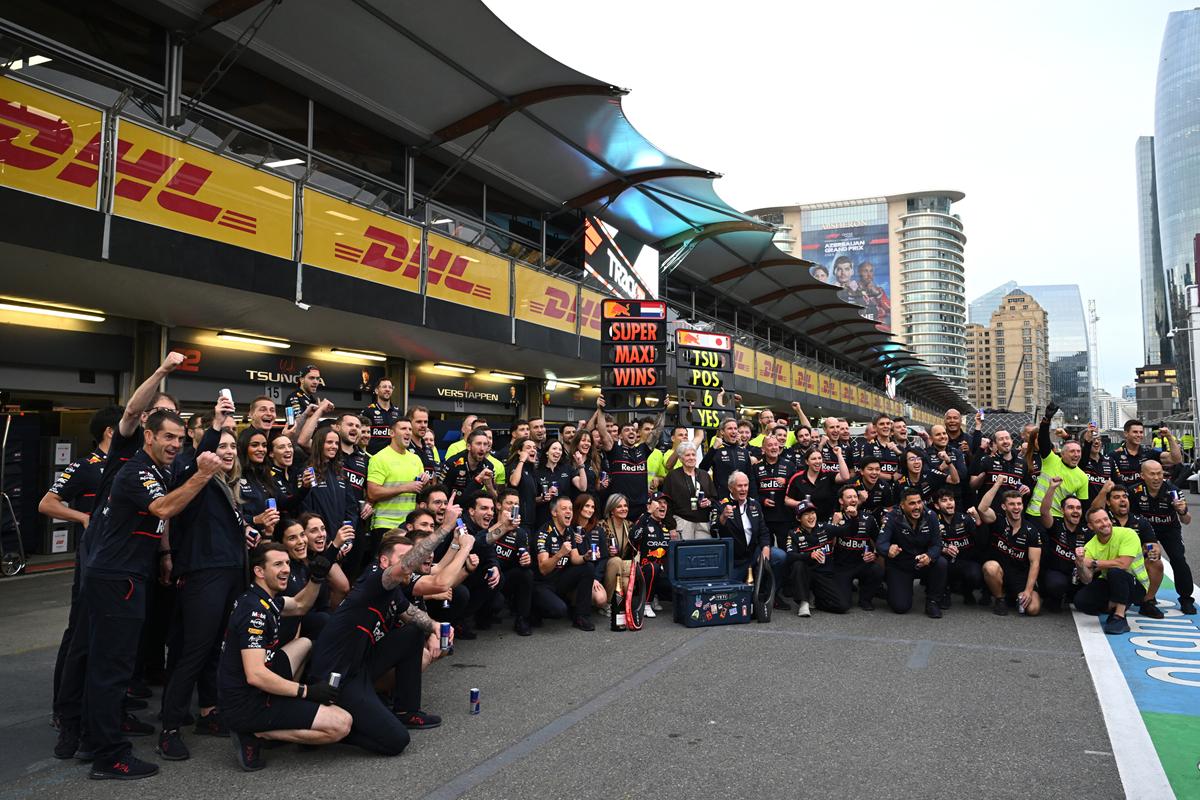 圖5_Oracle Red Bull Racing 實力勢不可擋，賽後慶祝連續兩站的壓倒性勝利。（Red Bull提供）.jpg