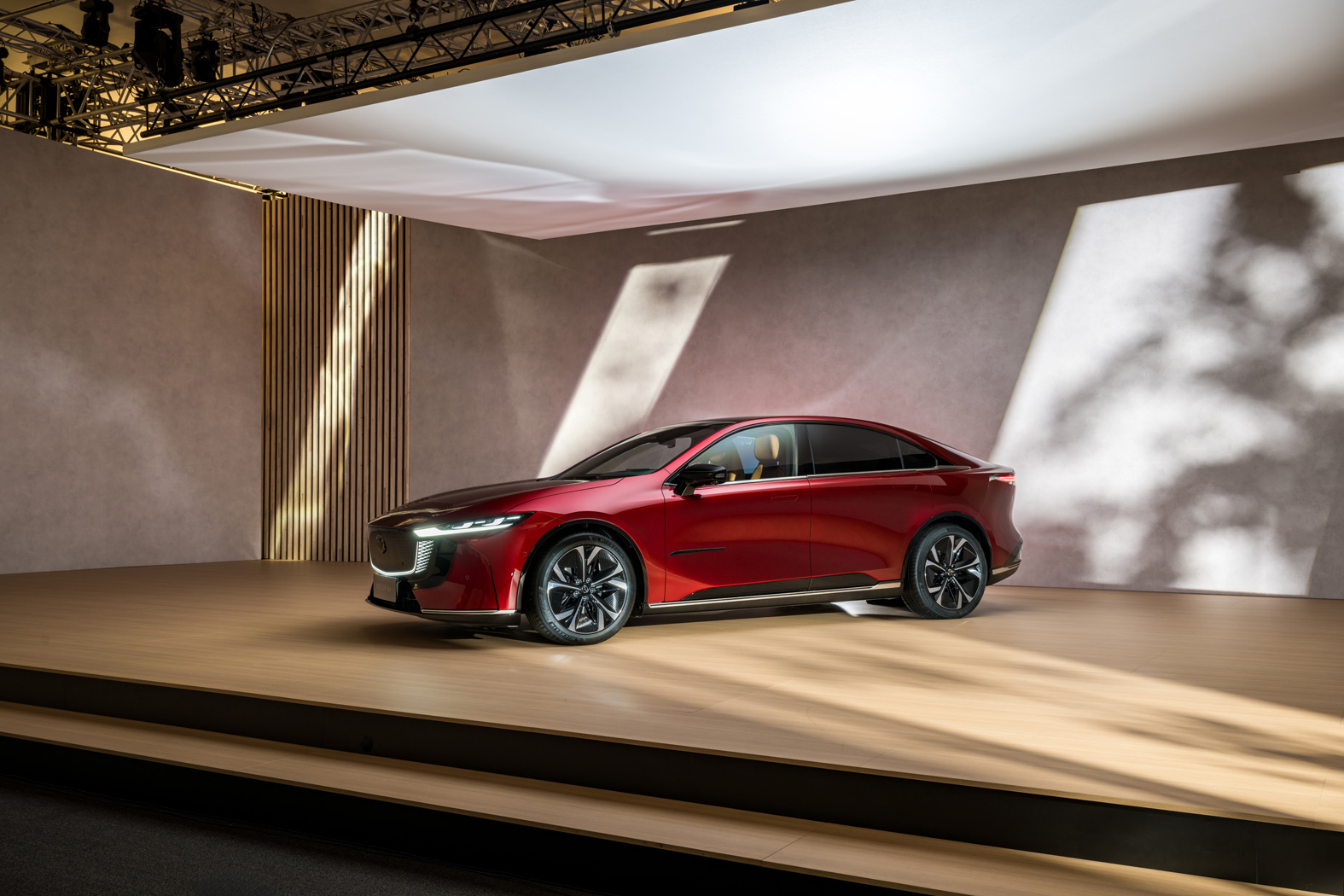 250110_mazda6e_exterior_s.jpg