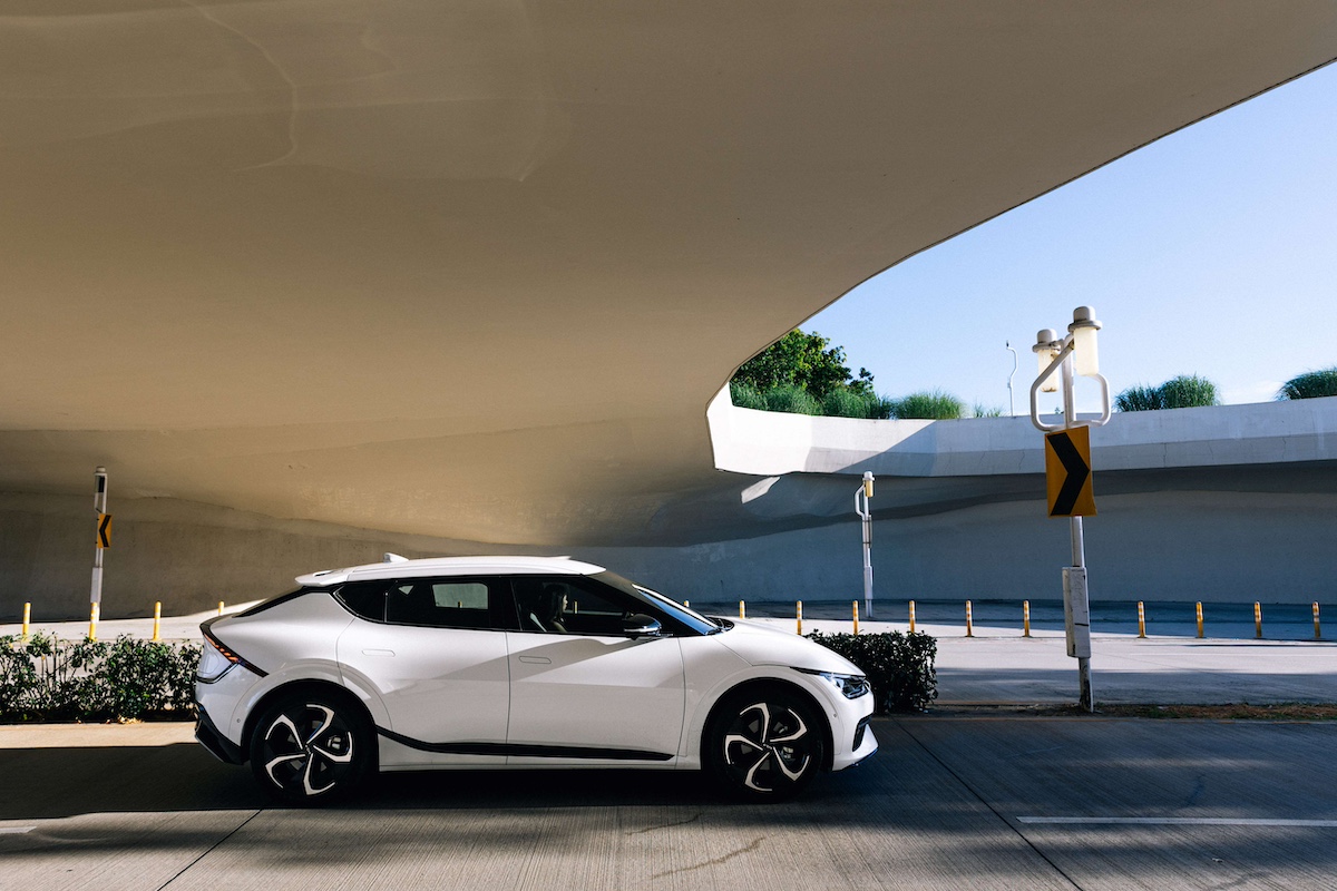 3.Kia旗下EV純電車款自上市以來累計近2,200名前瞻車主肯定，引領Kia榮登2023、2024非豪華進口電動車銷售冠軍品牌！.jpg