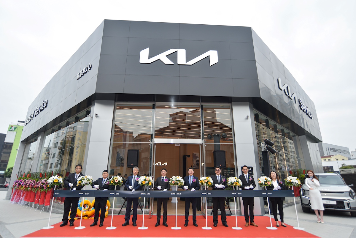 1.Kia總代理台灣森那美起亞全新台中文心2S服務廠於２月６日正式盛大開幕，Kia總代理台灣森那美起亞管理團隊一同到場剪綵祝賀。.jpg