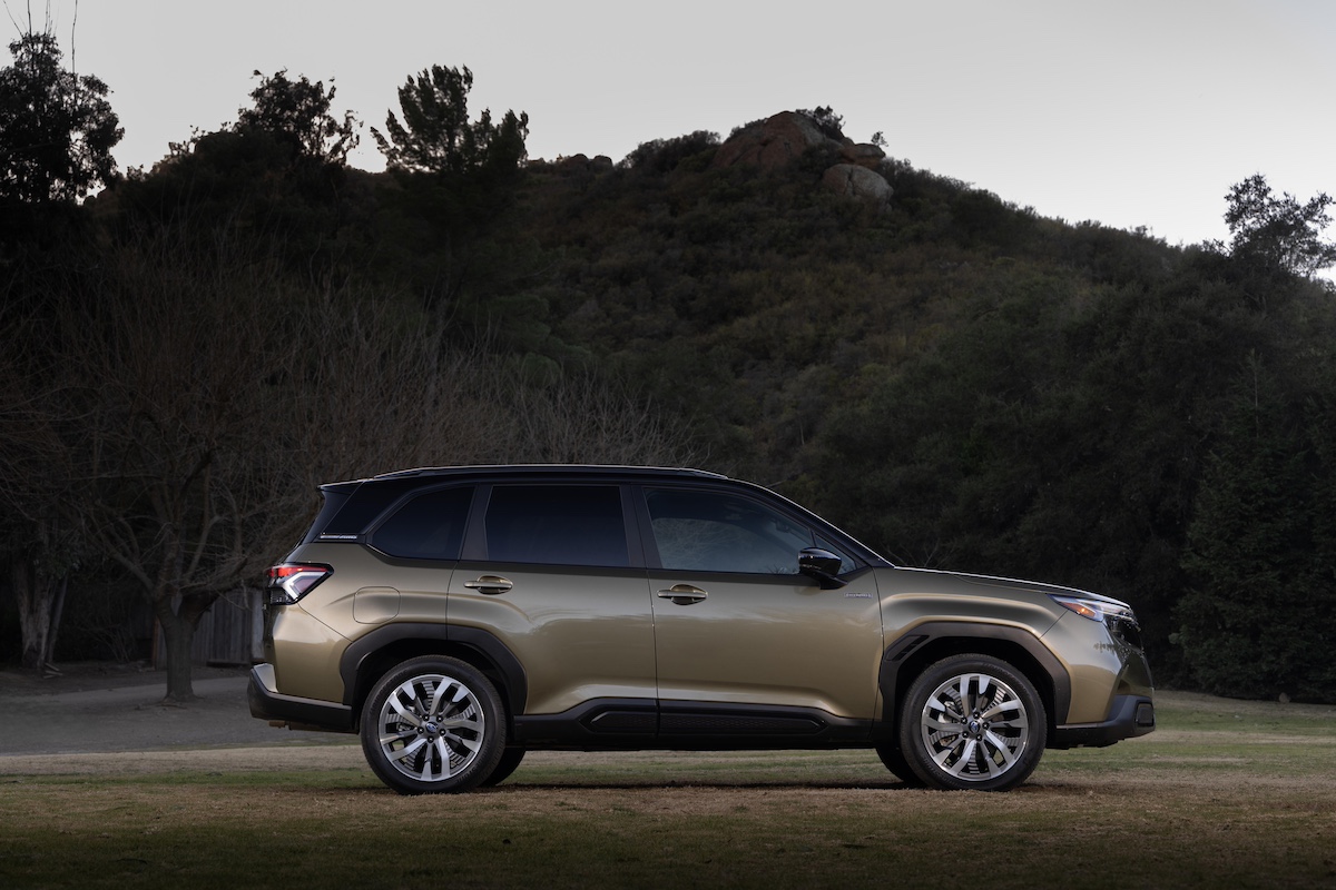 2025_Subaru_ForesterHybrid_03.jpg