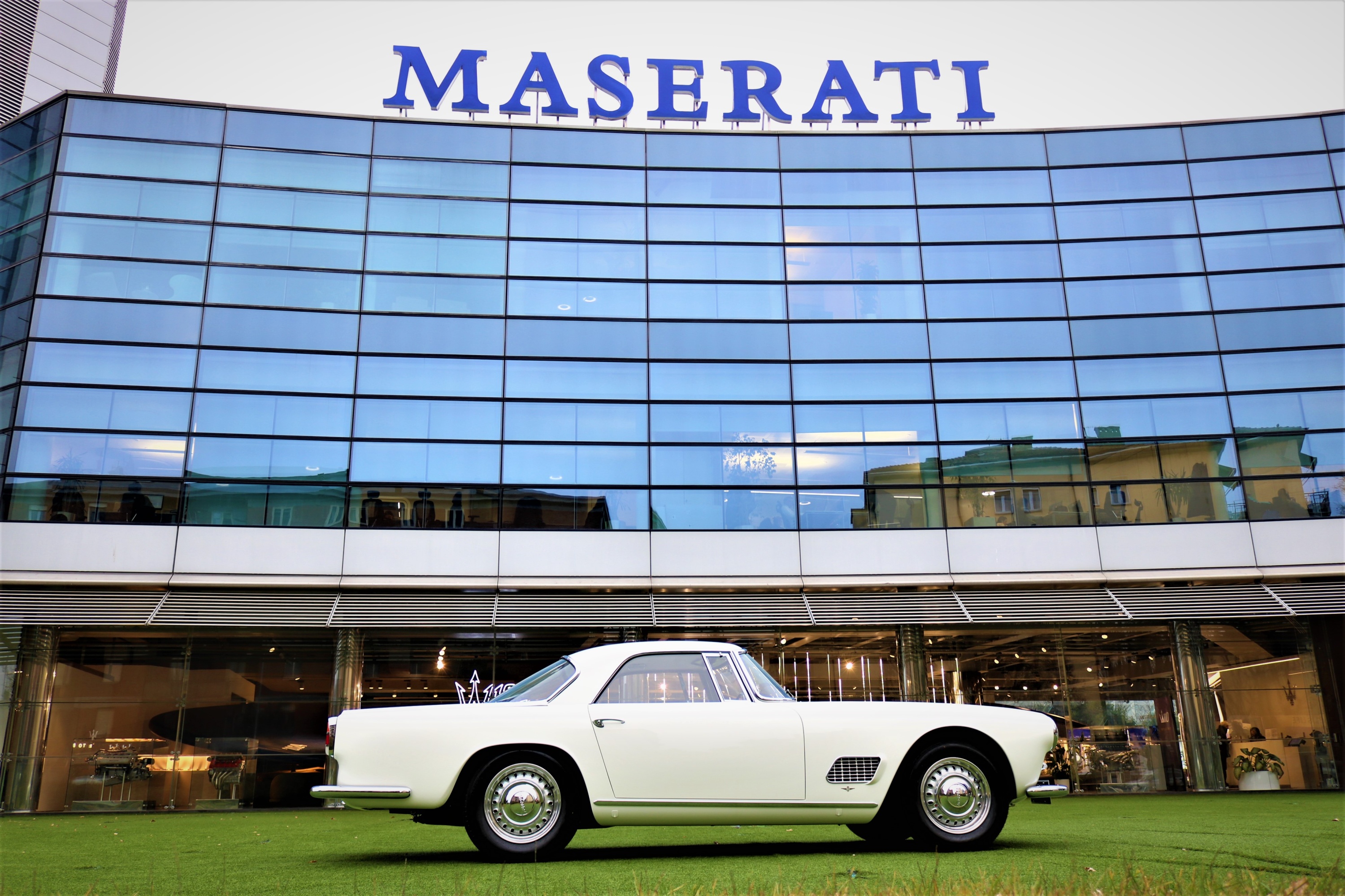 02_Maserati 典藏車款 3500GT 完美修復 閃耀巴黎古董車車展.JPG