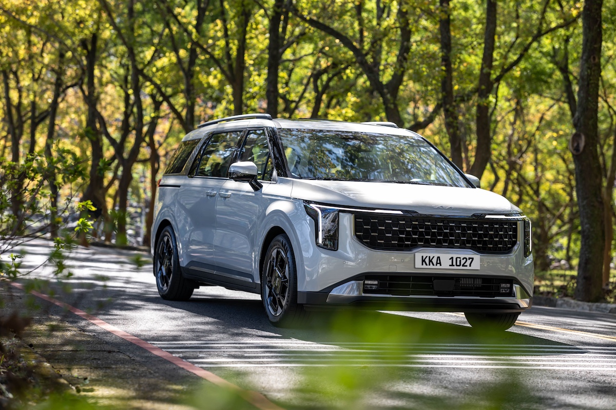 2. 全功能豪華休旅The new Carnival 以GUV(Grand Utility Vehicle) 重新定義市場定位，二月以554台的領牌數，榮登2月同級銷售冠軍。.jpg