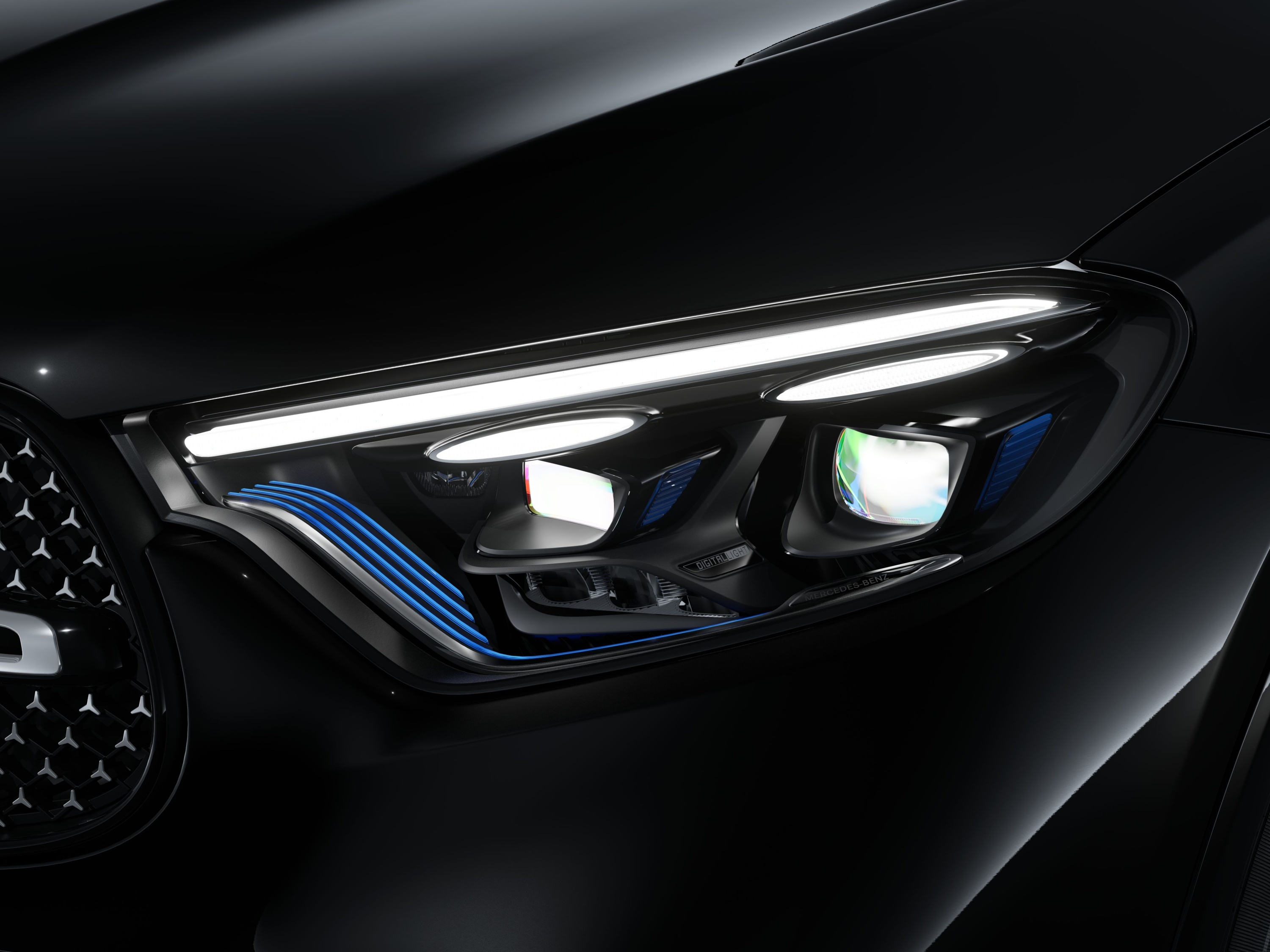 圖七、GLC 及 C-Class 指定車型搭載 DIGITAL LIGHT 多光束智慧型數位頭燈.jpg