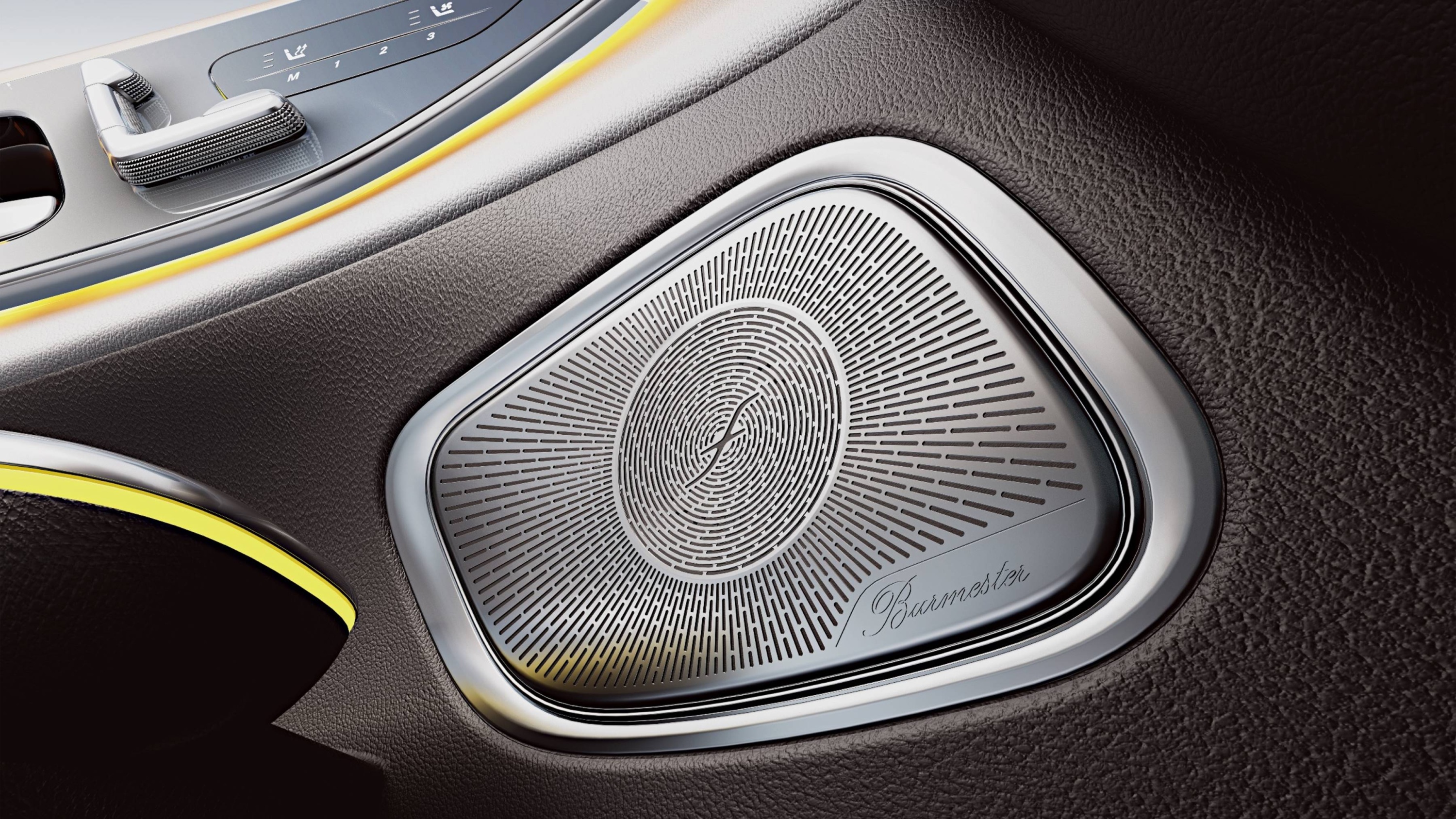 圖五、GLC 與 C-Class 全面標配 Burmester® 3D 環場音響系統，體供體驗沉浸式環繞音場.jpg