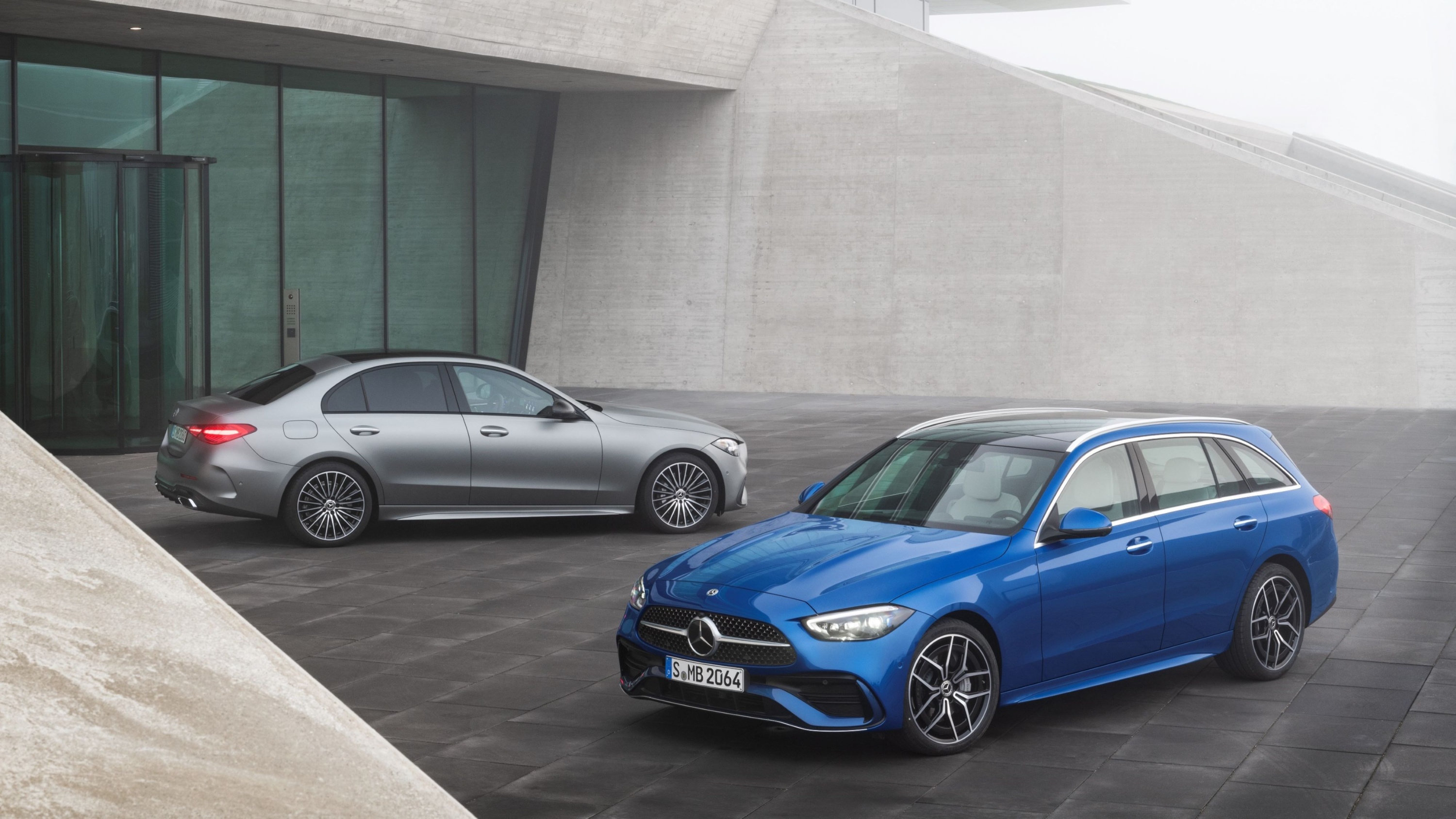 圖四、以年輕動感外型為主打的 C-Class，亦維持標配 AMG Line 外觀套件.jpg