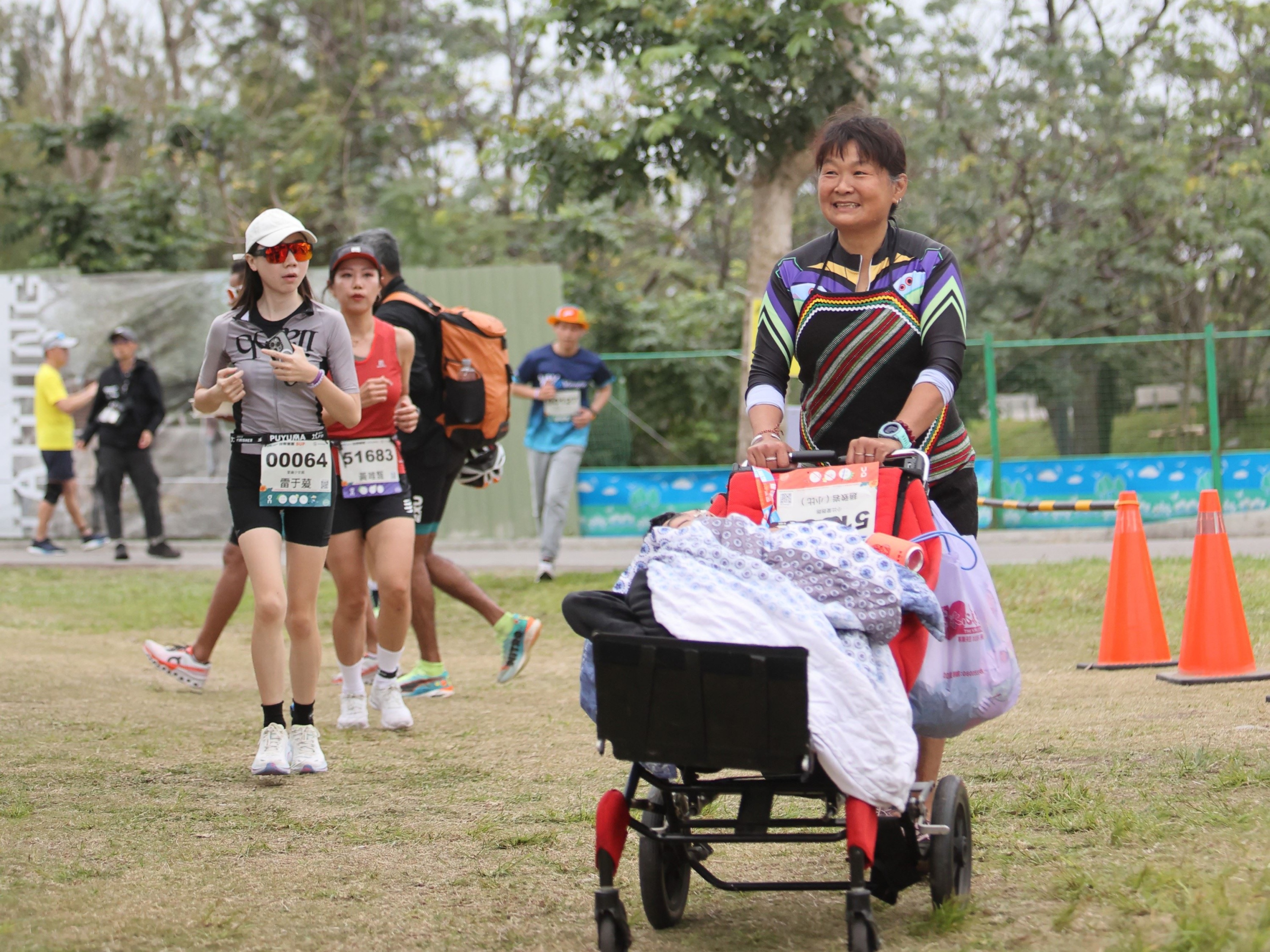 「小比媽媽」母子的冒險足跡已遍布全台各地的大山大海，今年持續挑戰三鐵賽事.jpg