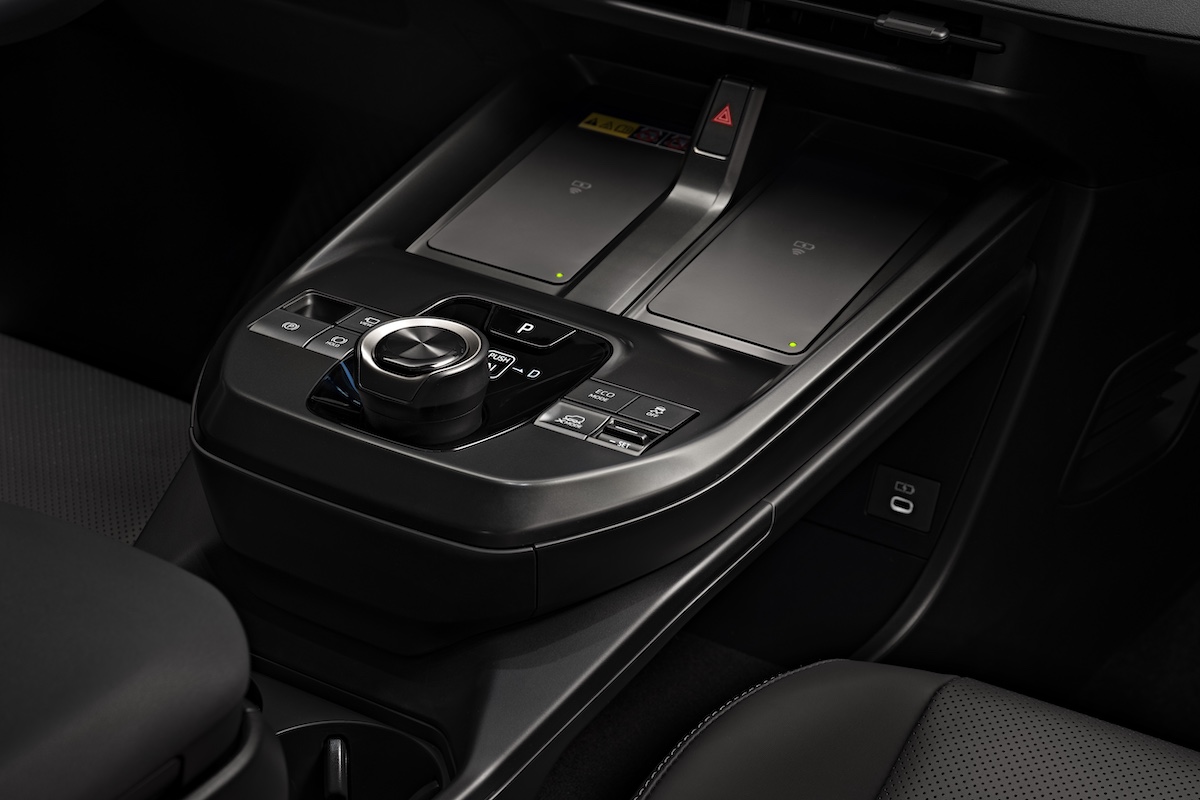 2025-bz4xawd-interior-3.jpg