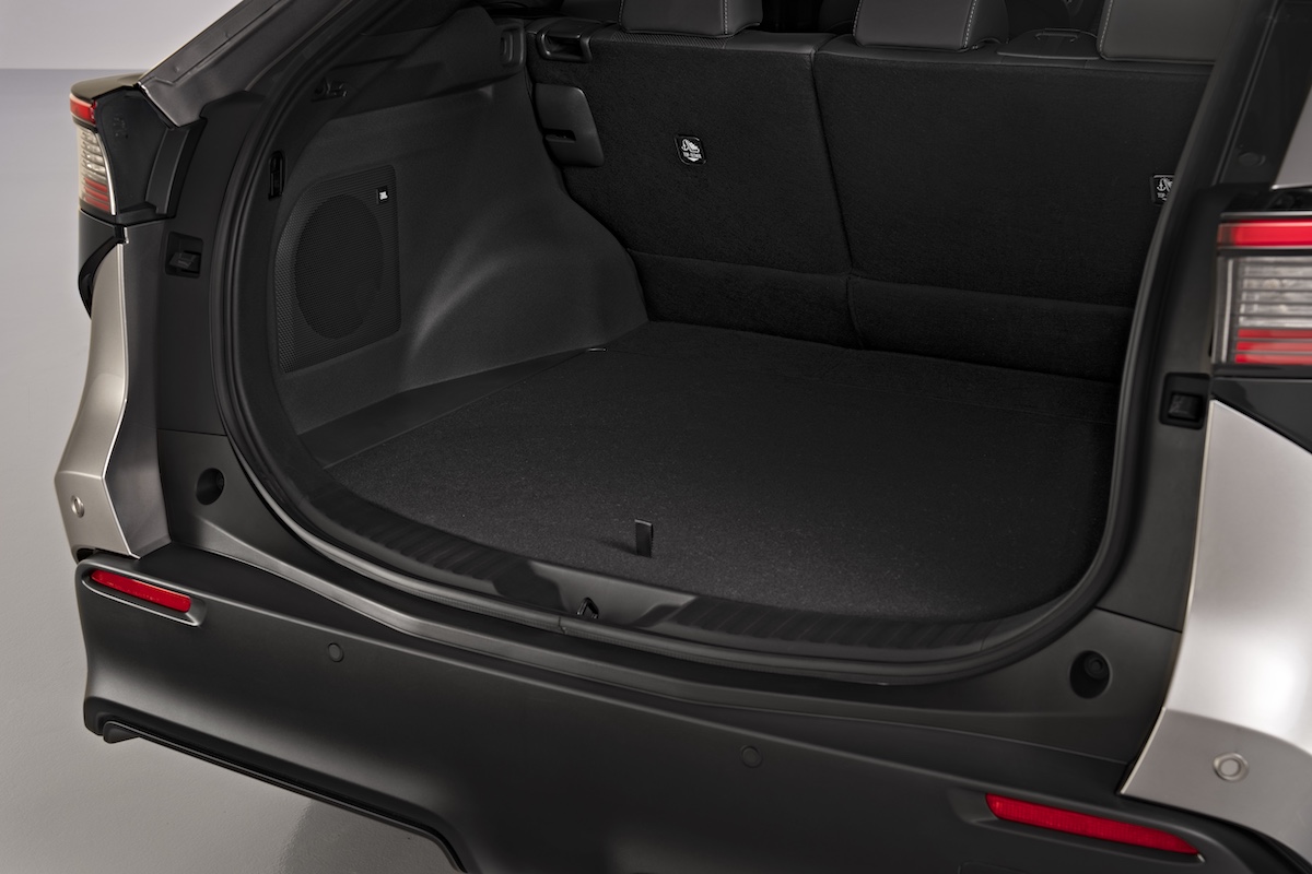 2025-bz4xawd-interior-9.jpg