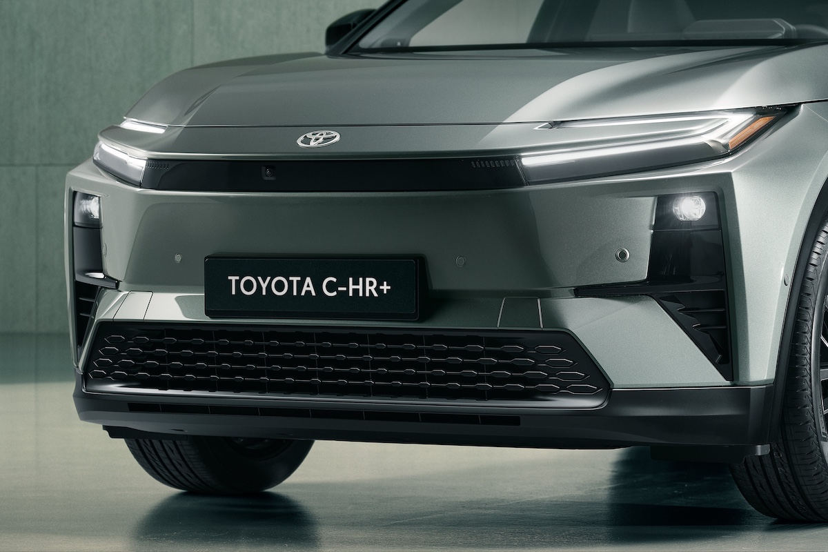 2025toyotac-hrexterior01.jpg