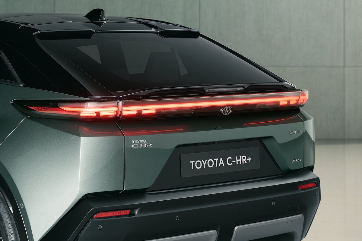 2025toyotac-hrexterior04.jpg