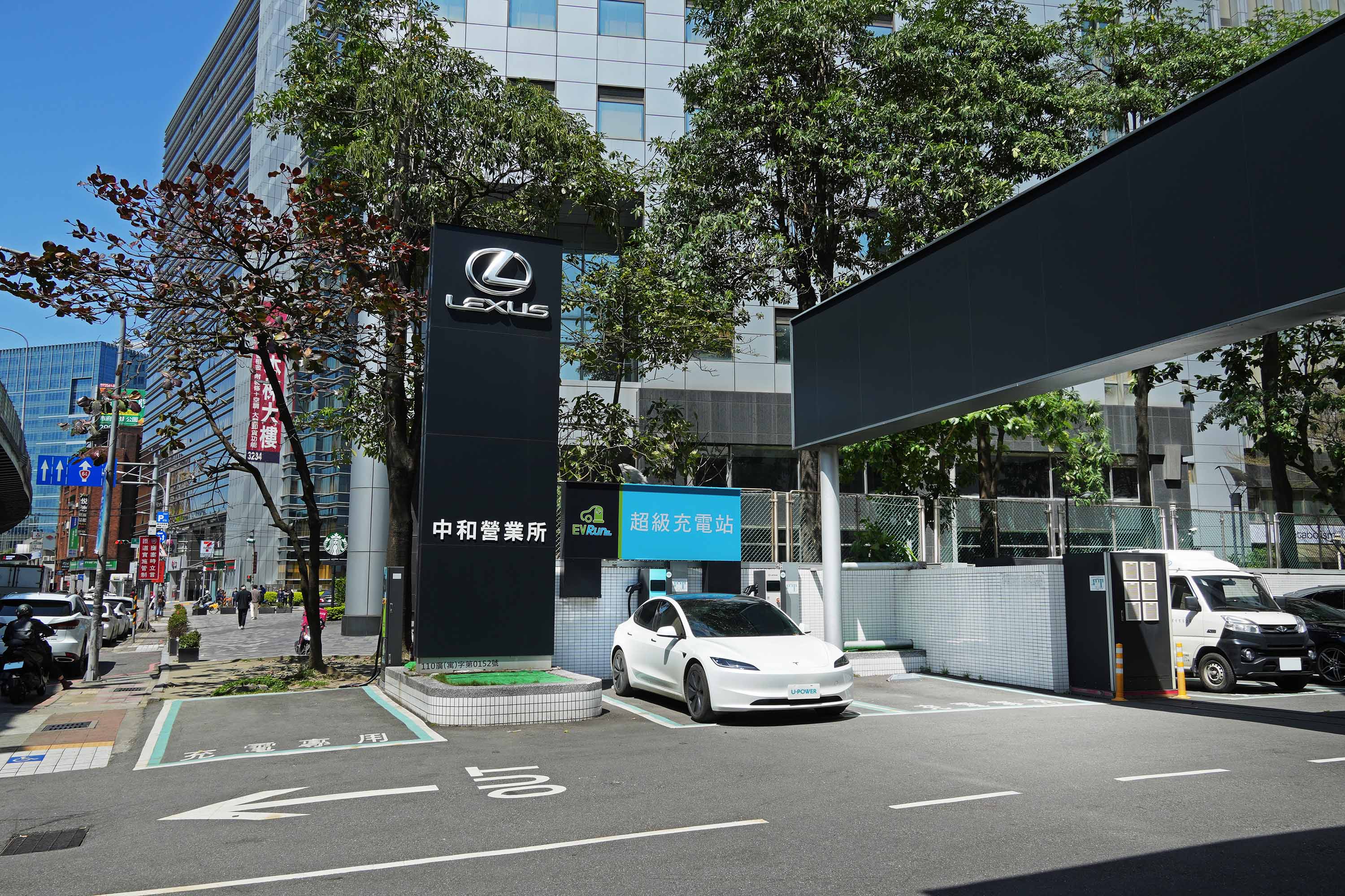 圖5_U-POWER FRIENDs充電漫遊夥伴服務首波啟用和潤電能EV Run位於士林、中和及新莊的三座DC快充站，提供330kW至360 kW高速充電服務.JPG
