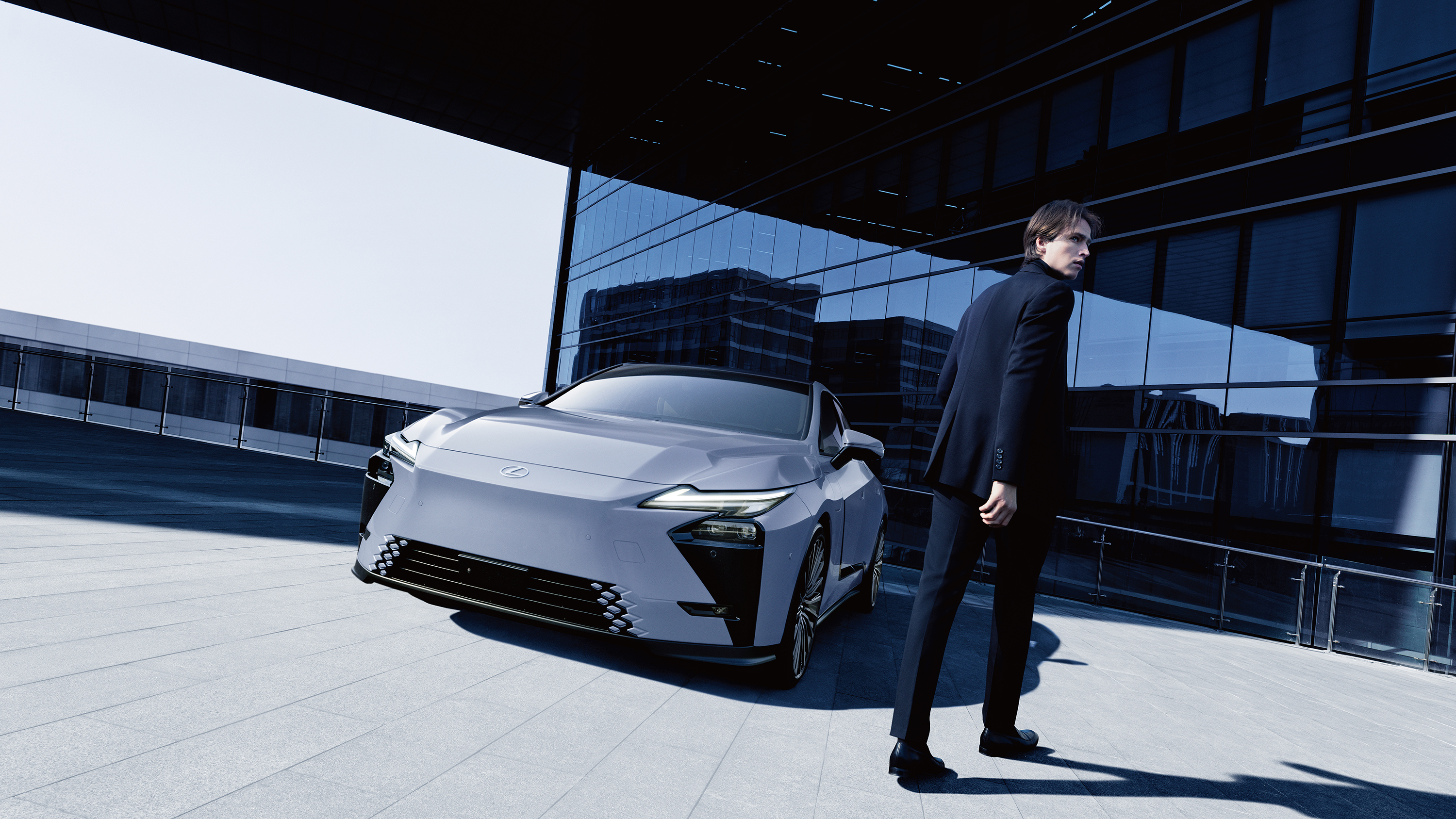 20250416-lexus410d-exterior8-16x9-small.jpg