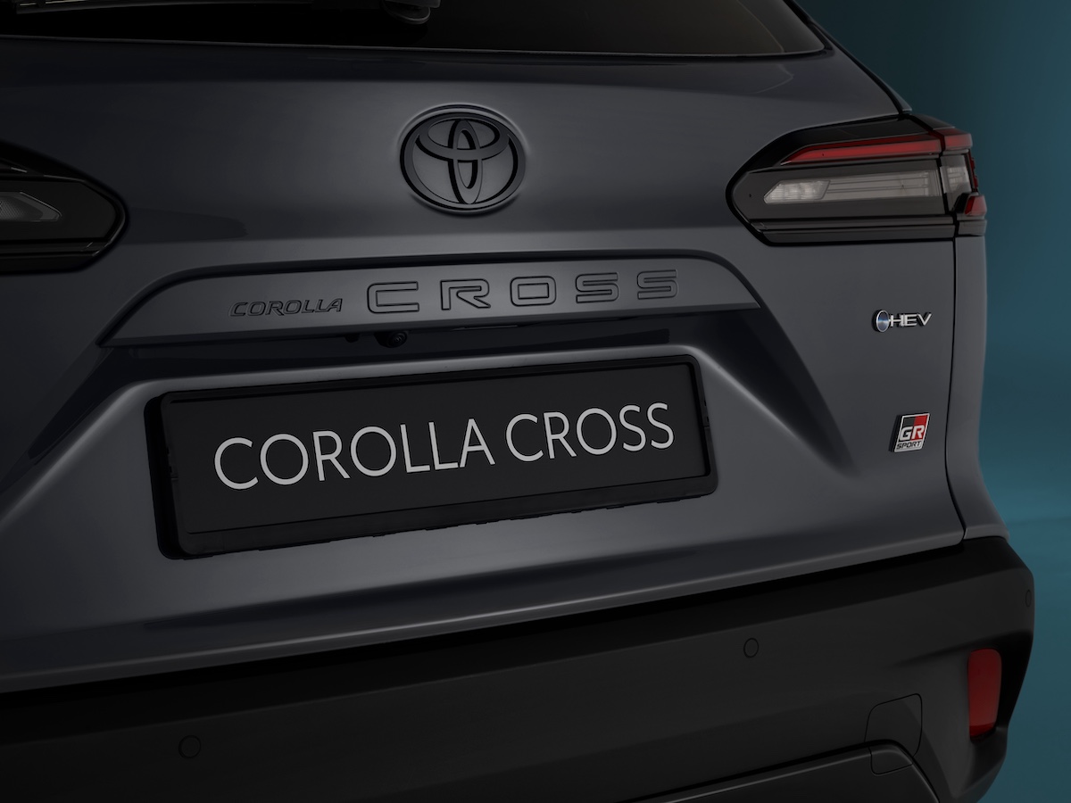 2025-corollacrossgrsport-det-003.jpg
