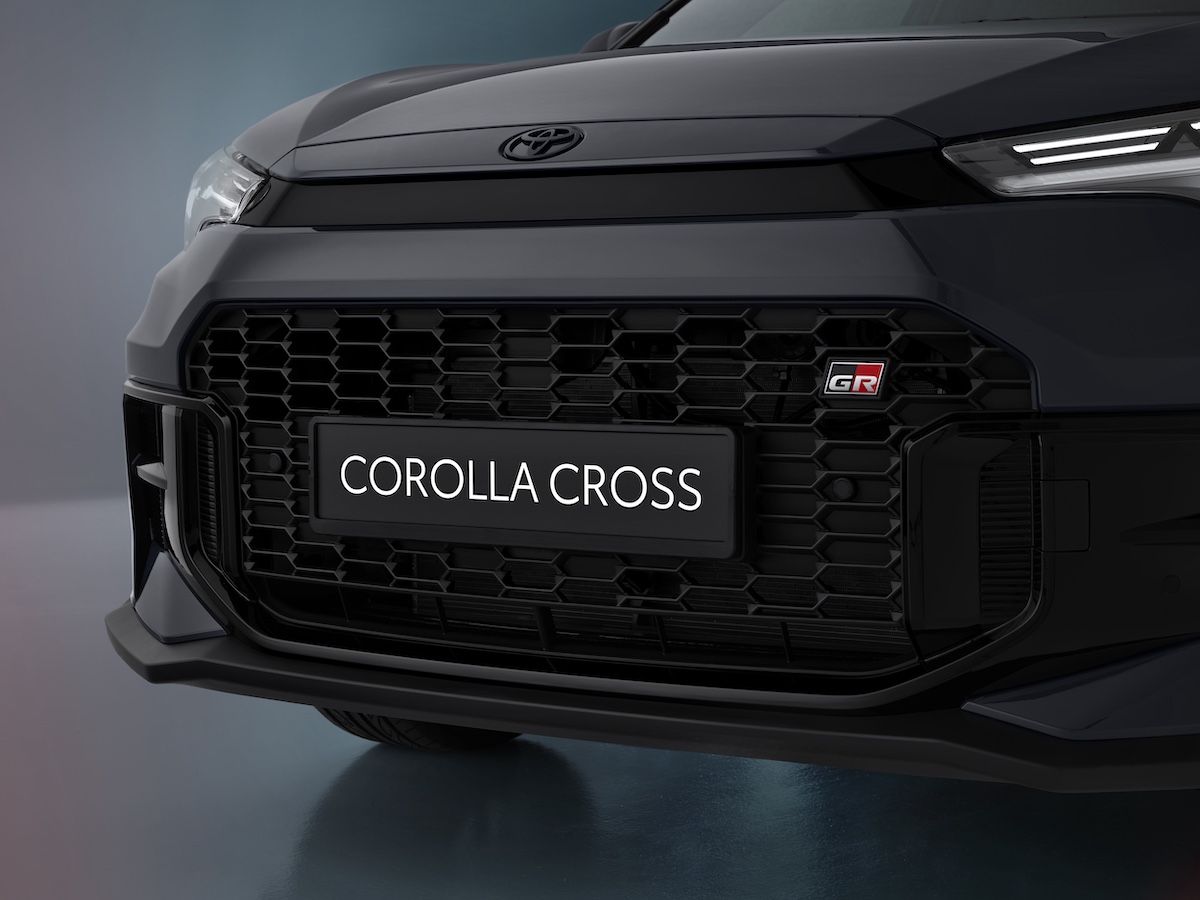 2025-corollacrossgrsport-det-004.jpg
