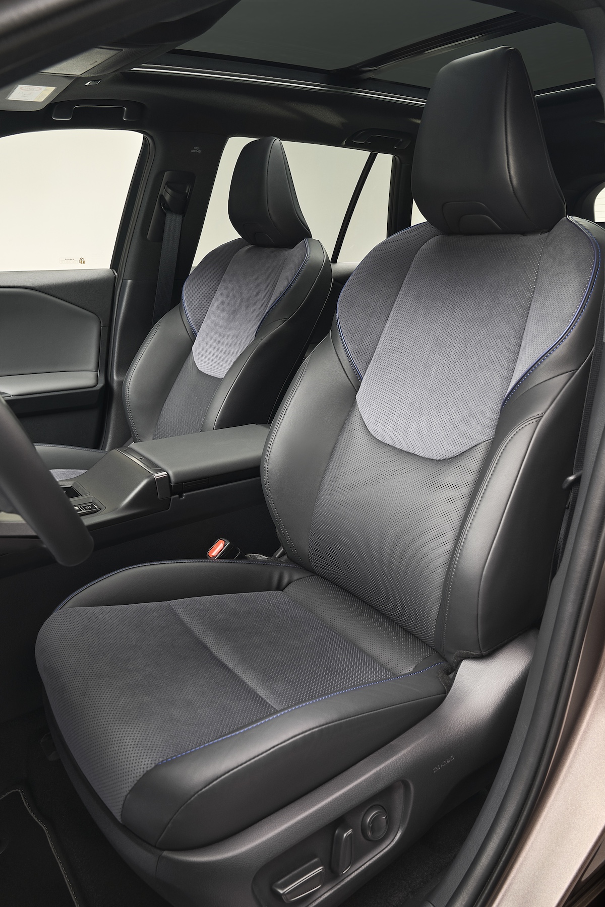 2026-all-newrav4-interior-009.jpg