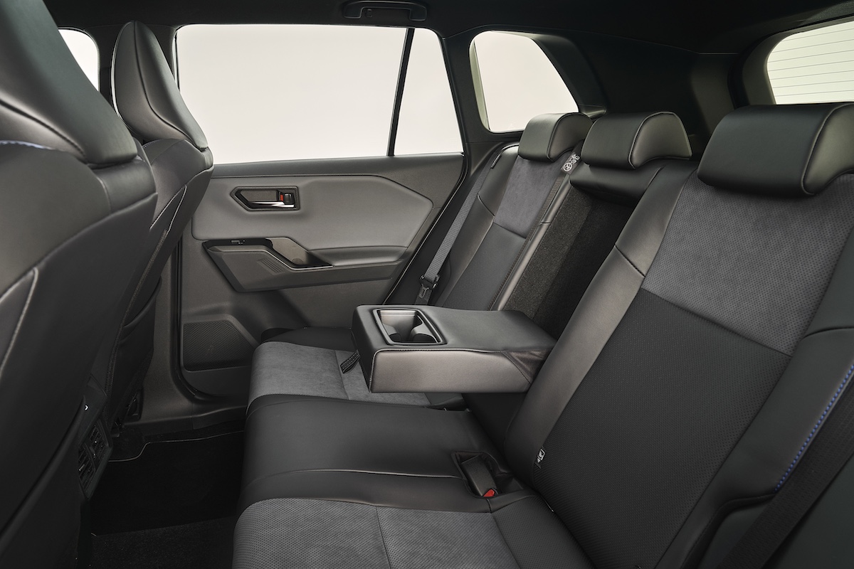 2026-all-newrav4-interior-011.jpg