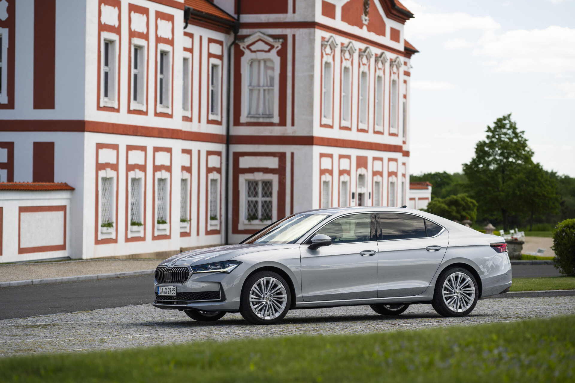 13_skoda_superb_hatch_df7c8c20-1920x1280.jpg