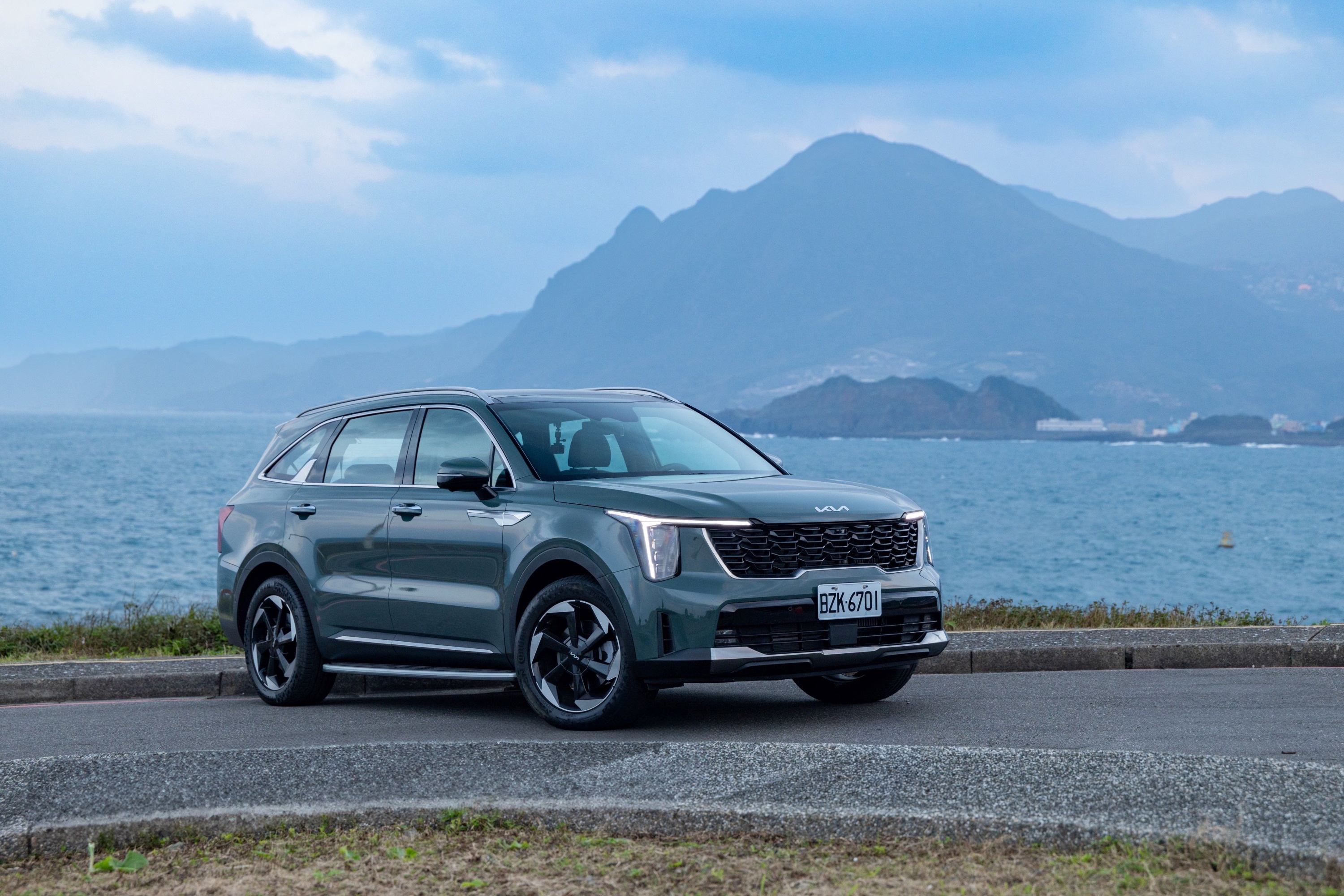 5.The new Sorento 新能源旗艦LSUV五月份以近百台的領牌數，勇奪同級進口銷售冠軍 。.jpg