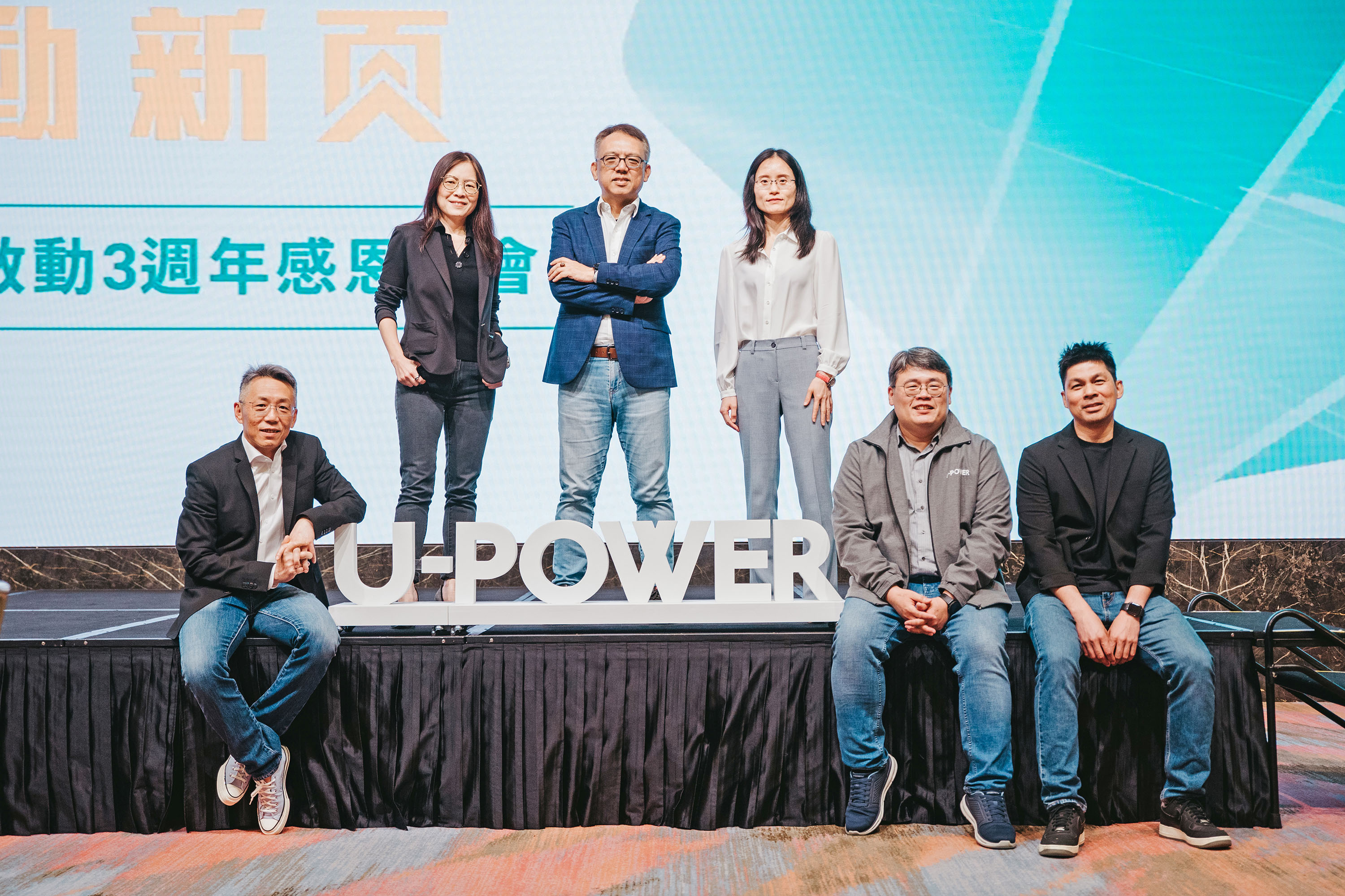 圖2_U-POWER旭電馳科研執行長陳鵬旭(左三)與管理團隊.jpg