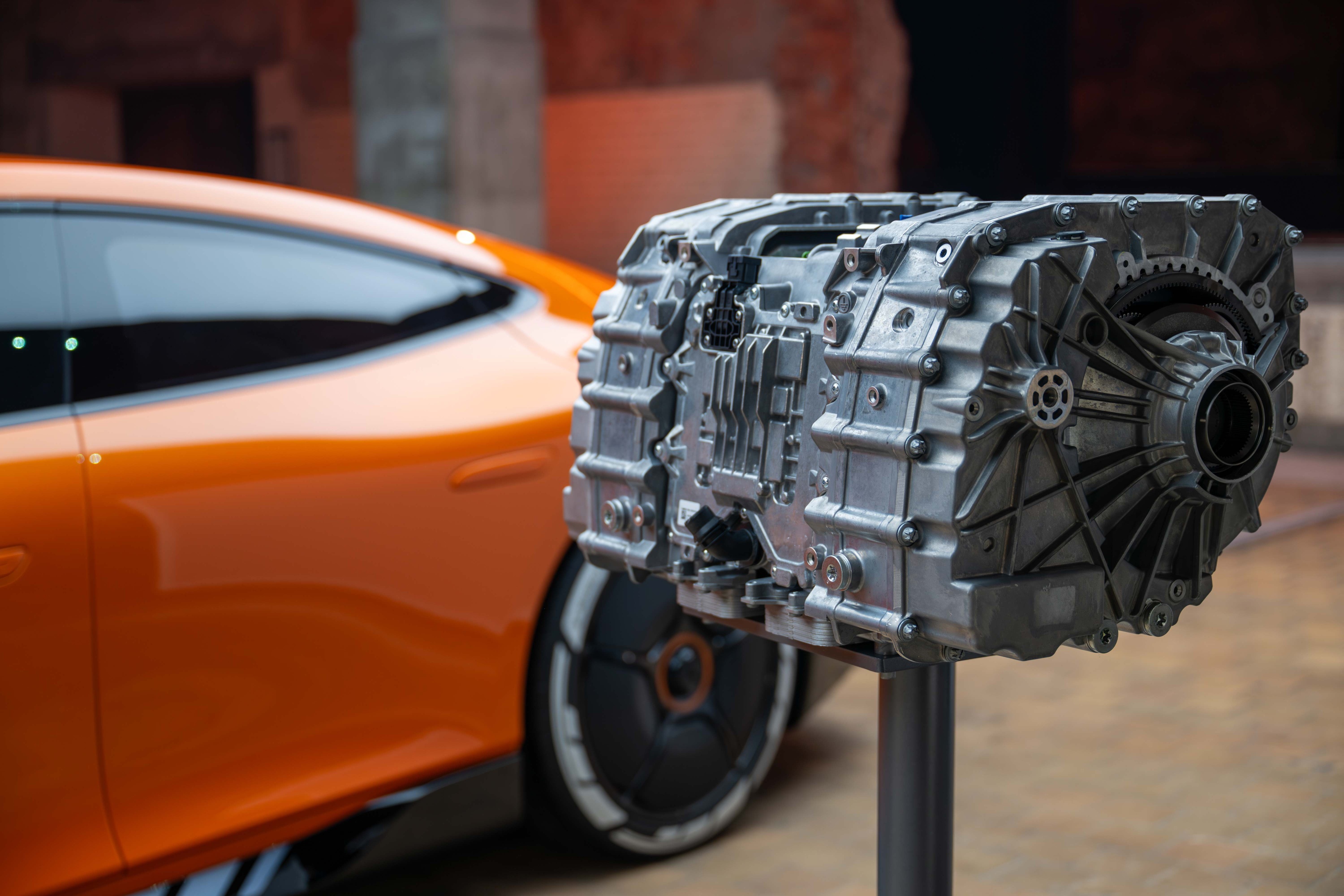 圖2、首度導入三具緊湊型軸向磁通馬達，創下超過 1,360hp 的驚人輸出.jpg