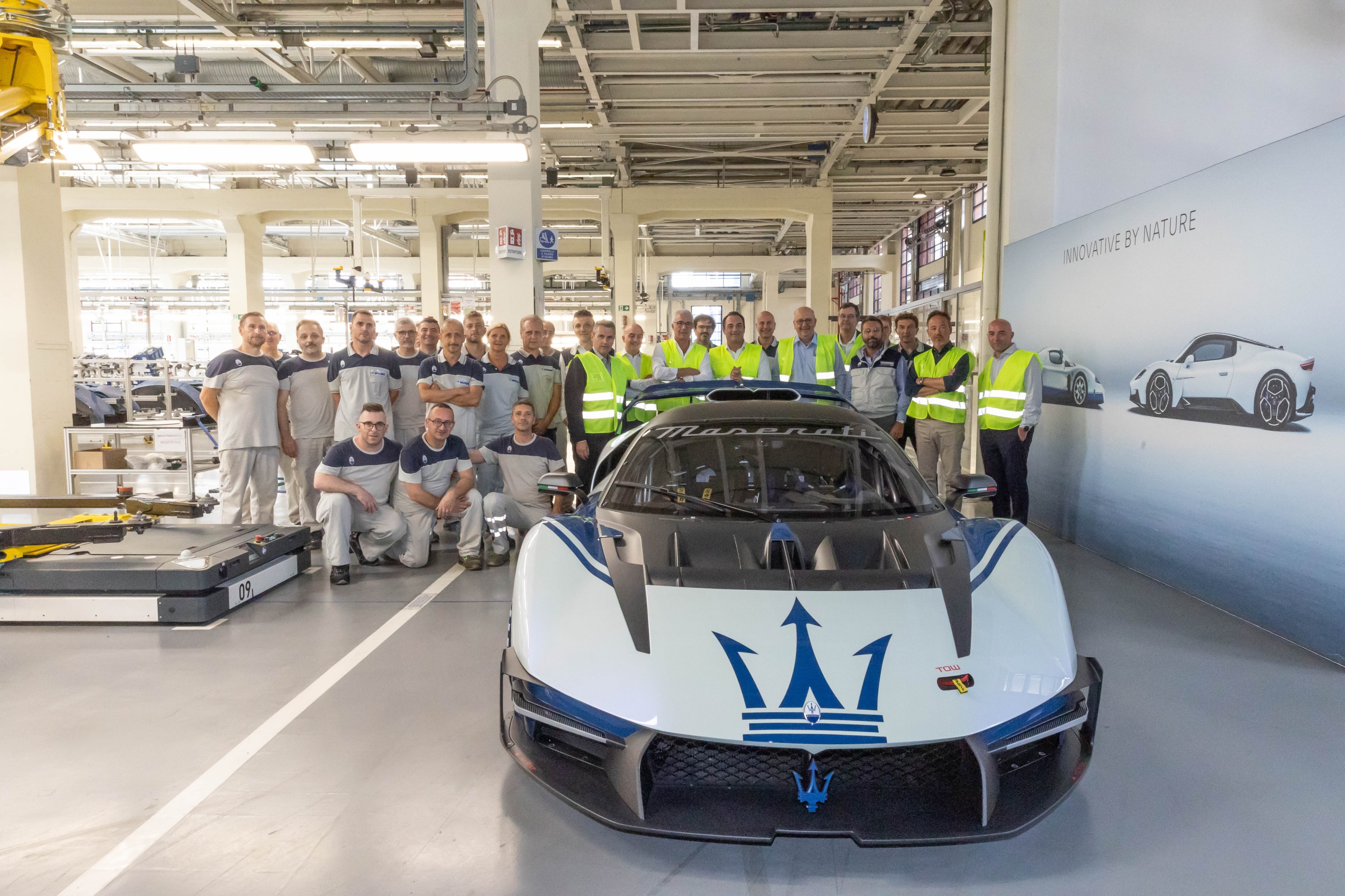 【新聞圖片 2 】此行參觀位於西羅梅諾蒂大街 （Viale Ciro Menotti）的 Maserati 總部與工廠設施，與品牌經營團隊進行深入會談，並親自走訪各生產線.jpg