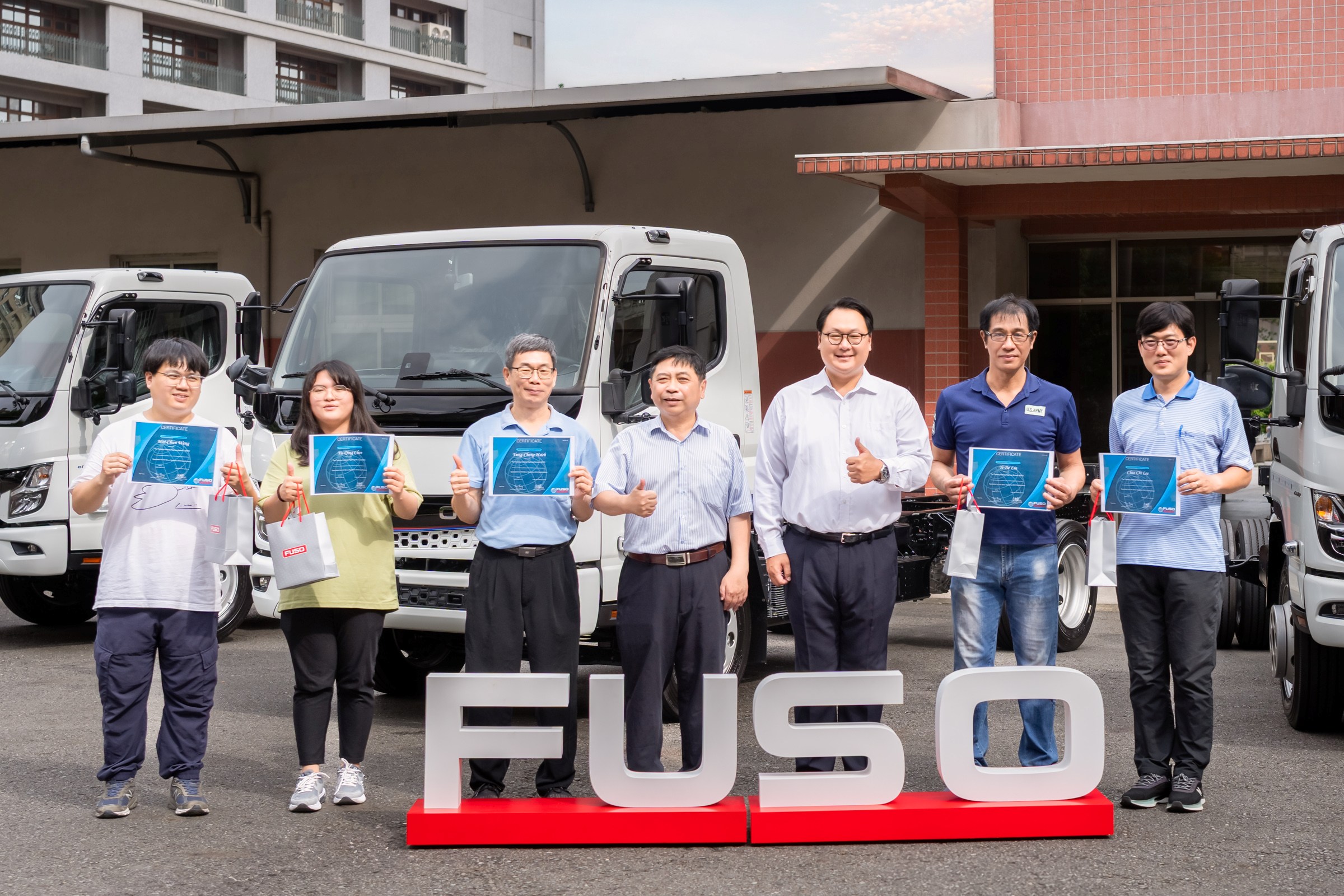 圖03、公訓所共有 12 位夥伴完成 FUSO eCanter 維修培訓課程，交車儀式當日由 5 位代表出席並獲頒證書(圖由 DTAT 提供).jpg