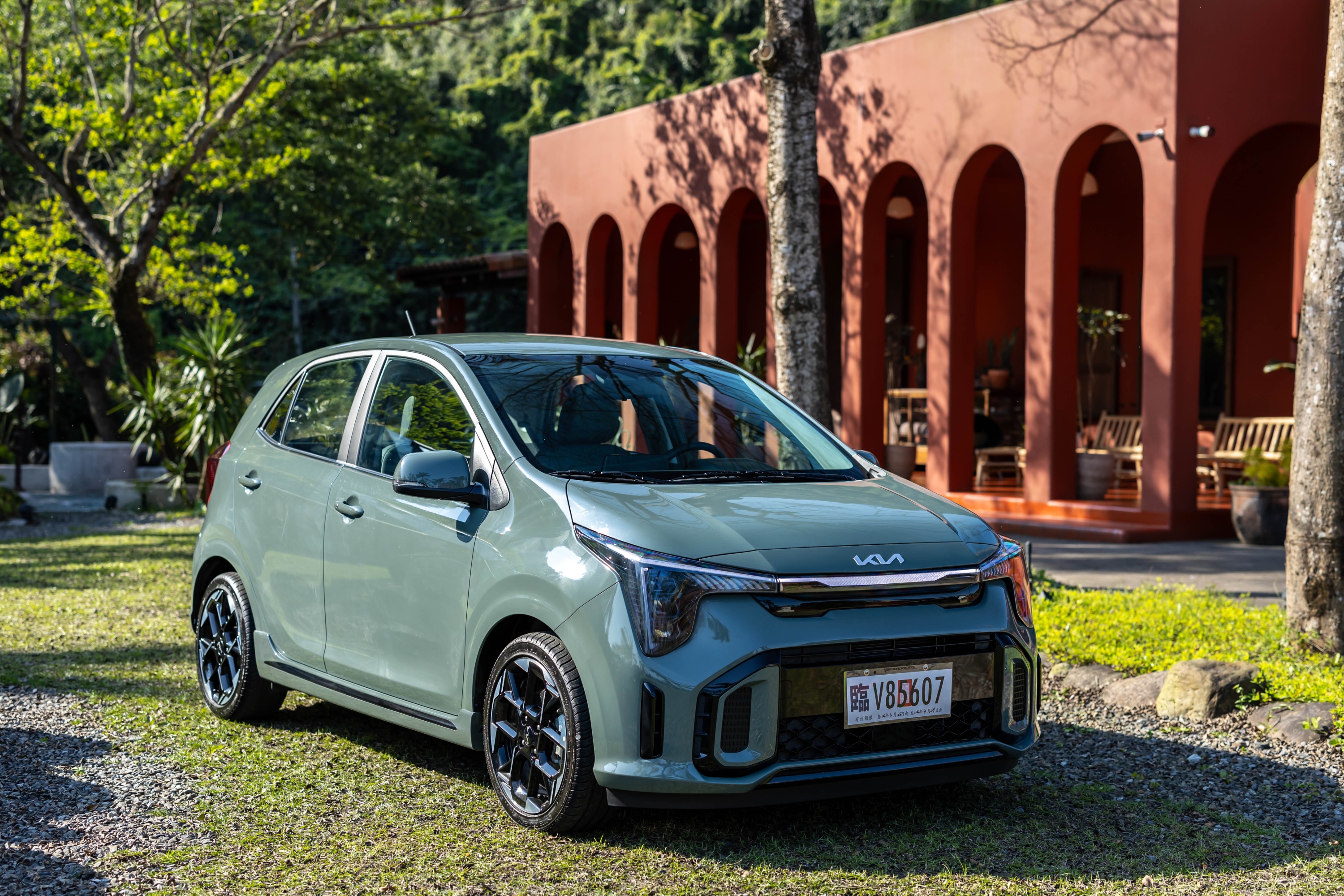 4.輕奢精品掀背The new Picanto，今年1-7月創下年成長率達48%的驚人成績。.jpg