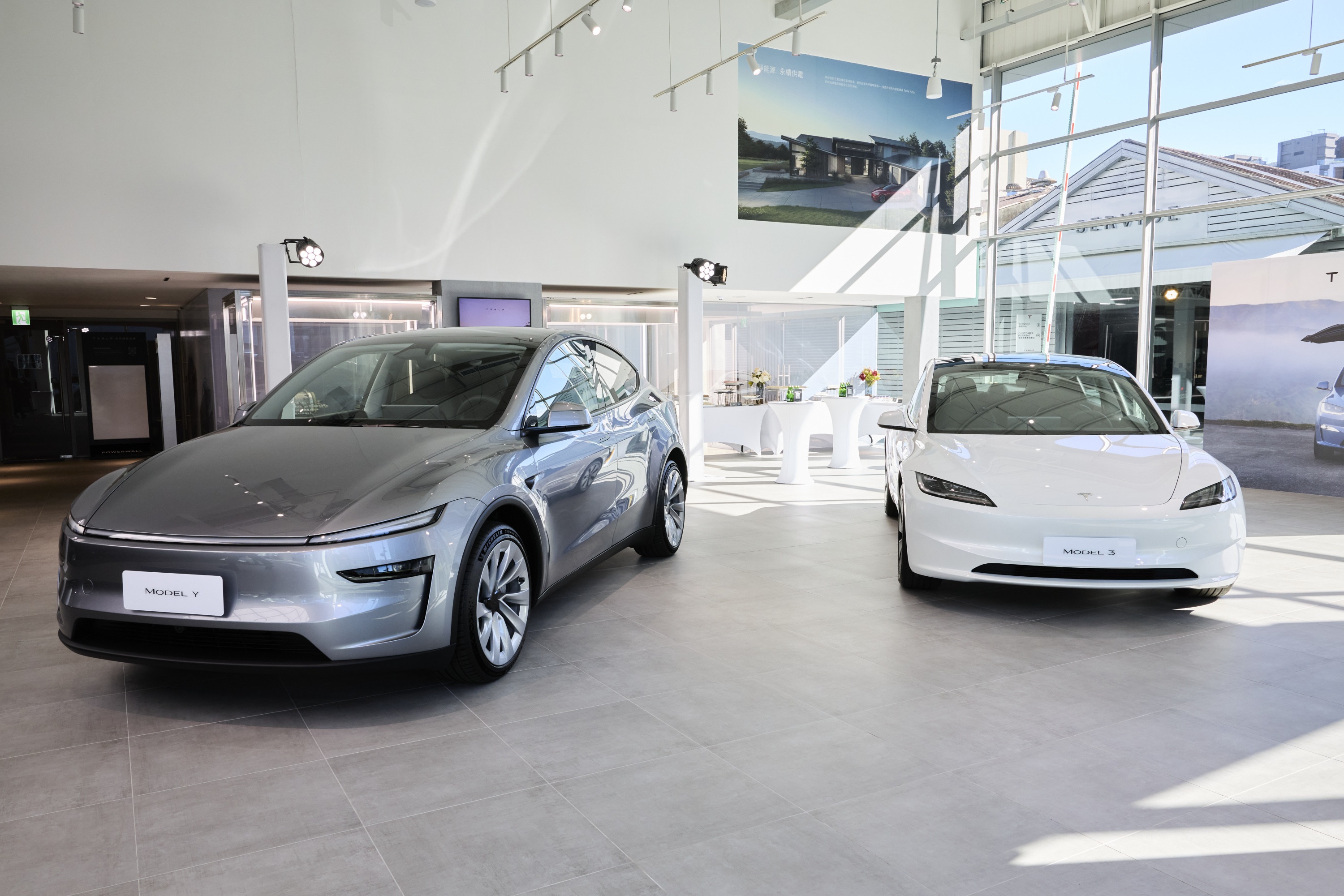 07_Model 3 全球累計交付已突破 300 萬輛；今年 6 月與 7 月，Model Y 連續奪下台灣電動車與進口豪華車類別雙料冠軍，持續引領車市熱潮。.jpg