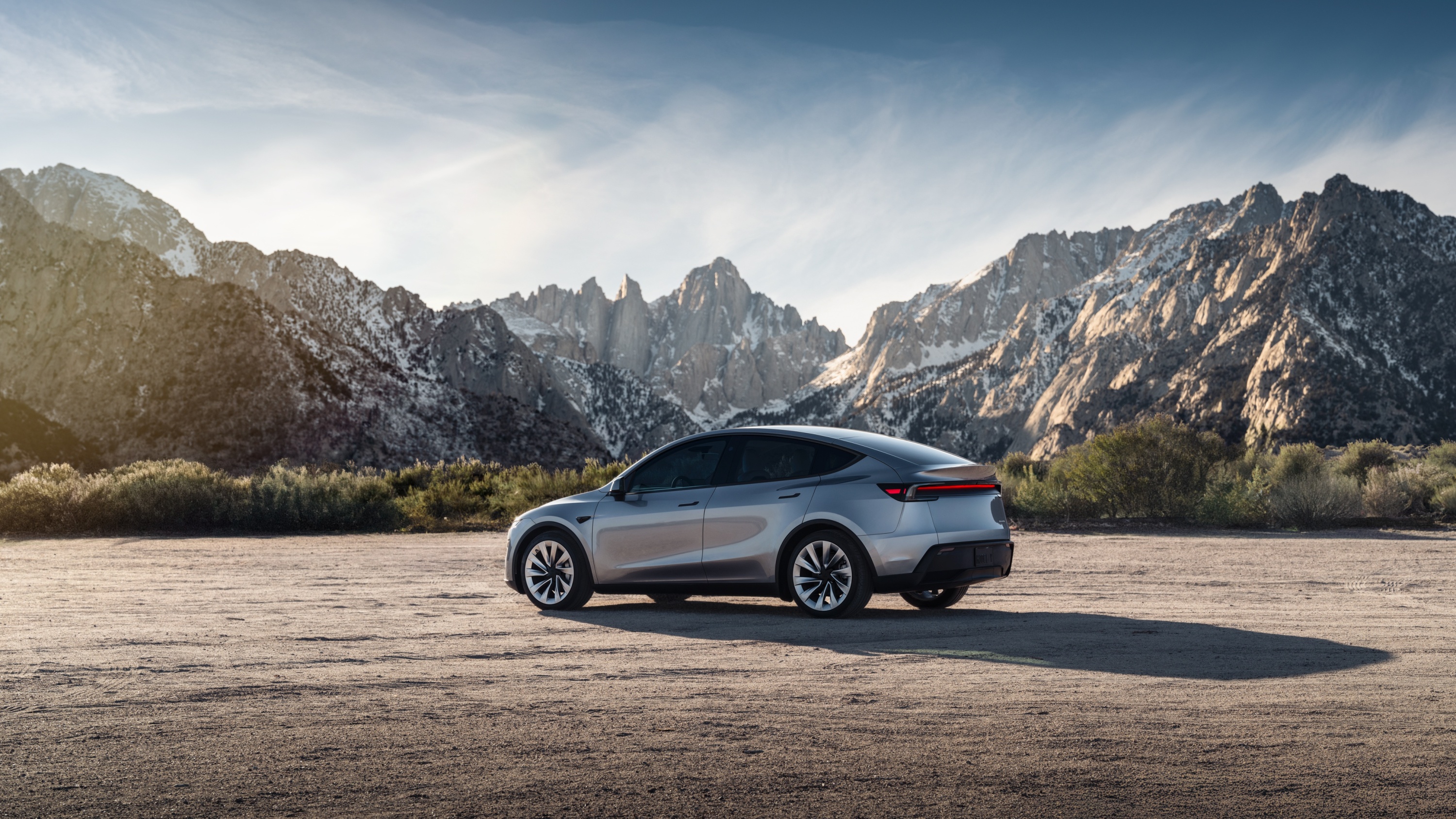01_Model Y 蟬聯 6、7、8 月台灣電動車銷量冠軍，宣告本季結束前將在台交付突破 5,500 輛全新 Model Y。.jpg