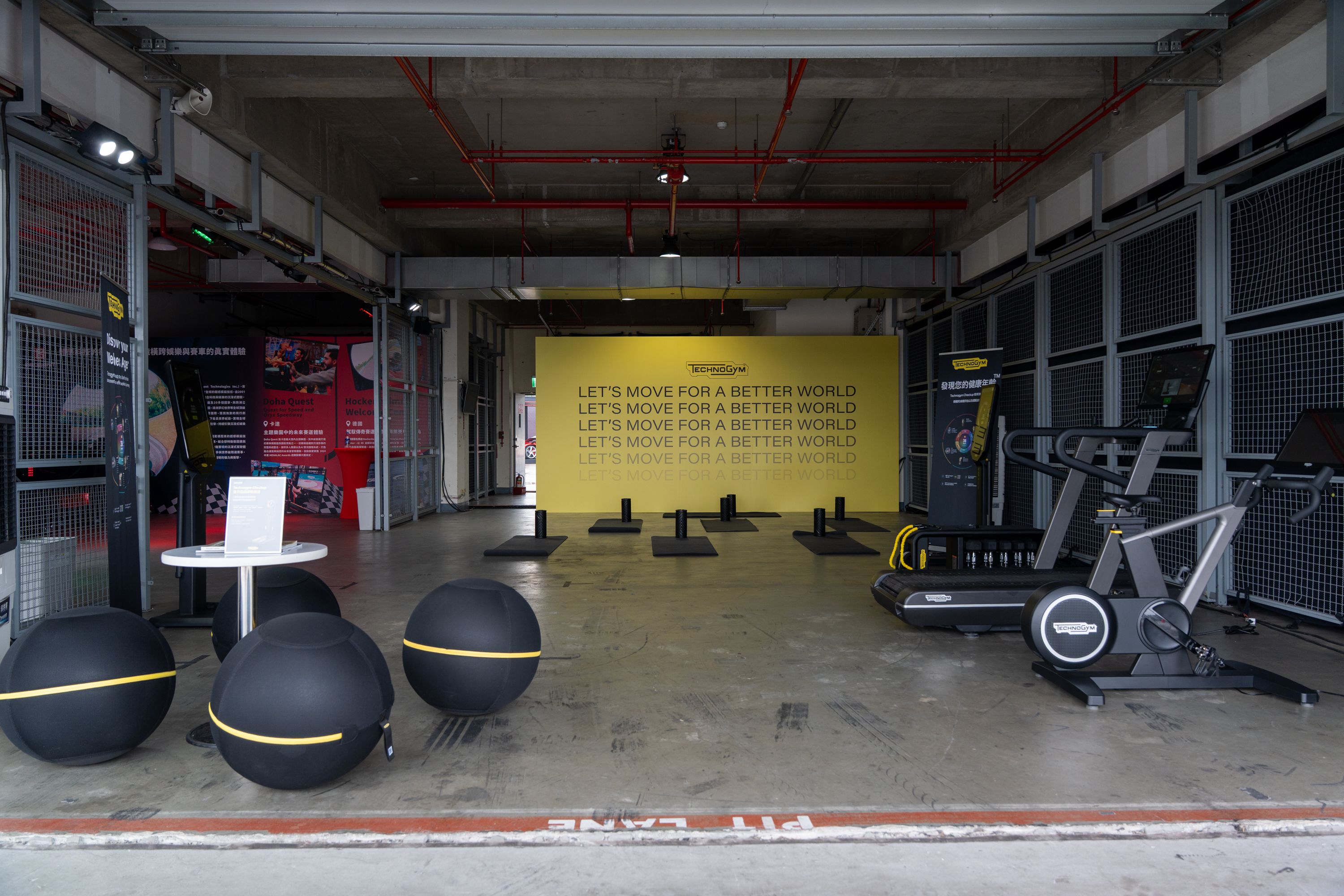 【新聞圖片 11 】義大利頂級健身品牌Technogym於 Pit Room空間以頂級健身器材打造專業伸展與放鬆區，營造兼具速度與生活美學的氛圍，讓車主在激烈操駕後仍能保持最佳狀態.jpg