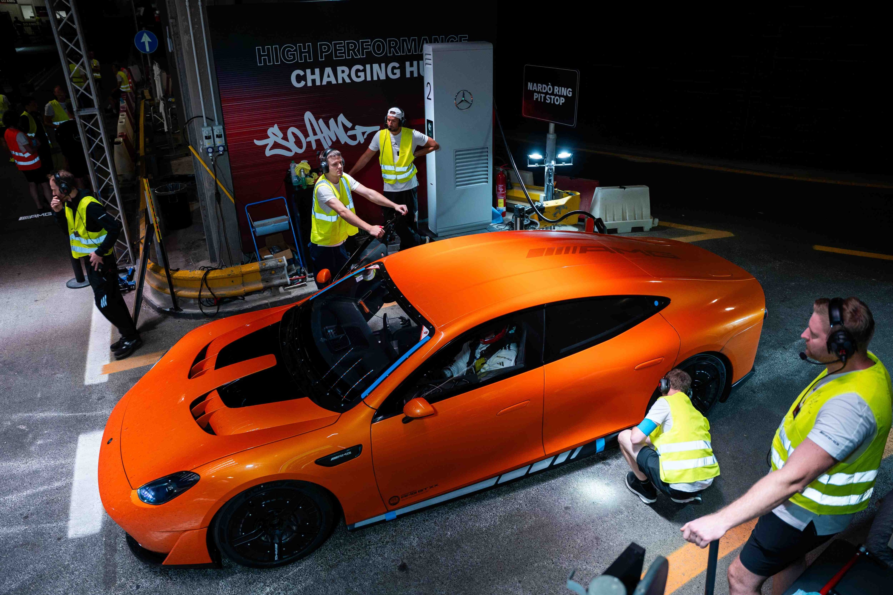 圖2、CONCEPT AMG GT XX 以 24 小時疾駛 5,479 公里，展現 AMG 的電驅系統極致耐力.jpg