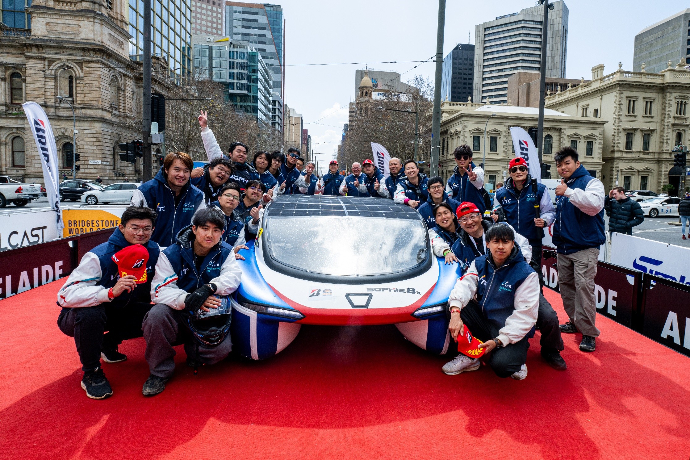 Bridgestone World Solar Car 25_巡洋艦級冠軍隊伍 VTC Solar Car.jpg