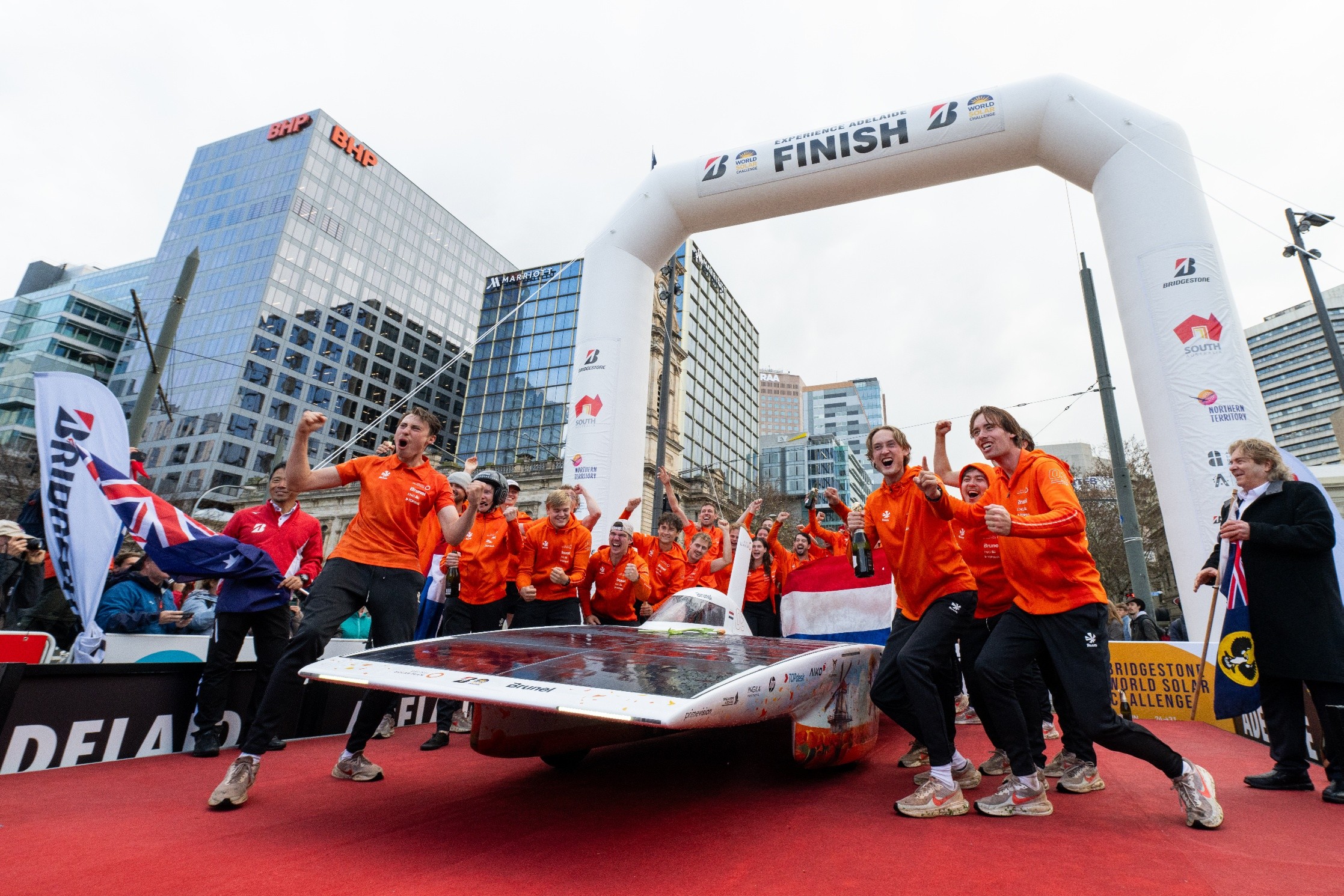 Bridgestone World Solar Car 25_挑戰者級冠軍隊伍 Brunel Solar.jpg