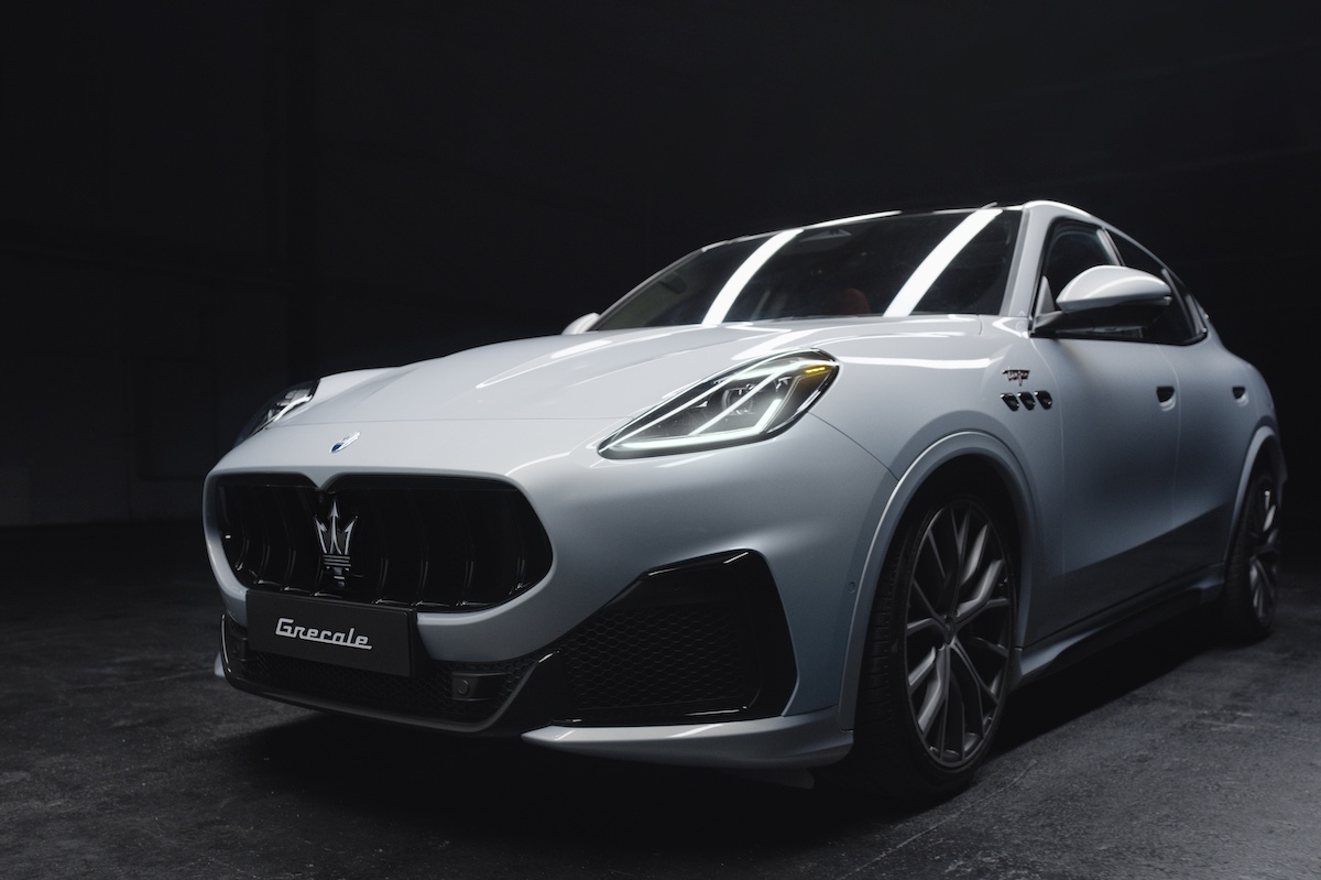 【新聞圖片 16 】 義式奢華跑旅代表 Grecale Trofeo，可輸出最大馬力 530 hp 與 620 Nm 扭力，配備前後軸主動可調電子阻尼與氣壓懸吊系統、Corsa 賽道模式及 21 吋 Crio 輪圈.jpg