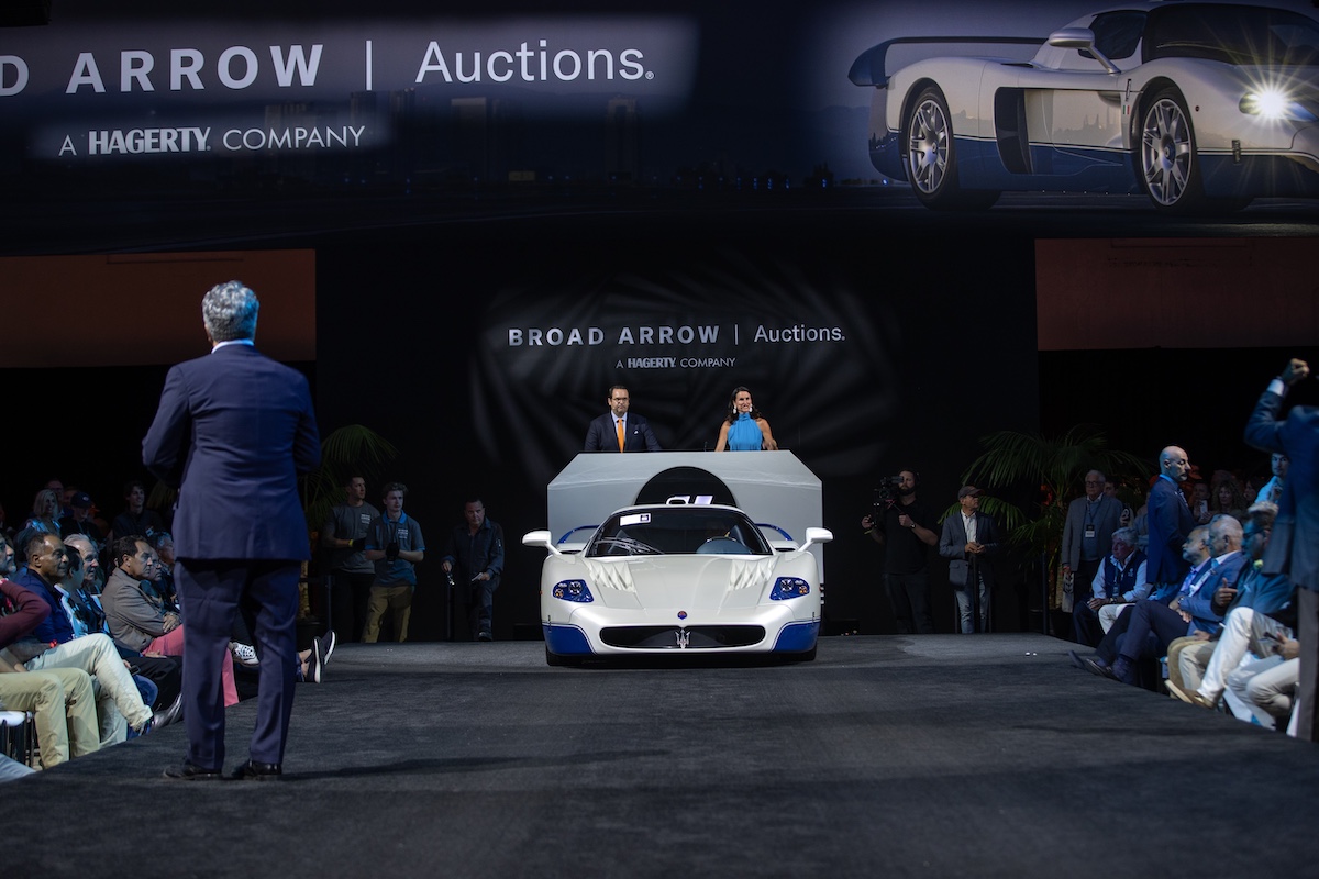 【新聞圖片 2 】於美國加州蒙特雷汽車週期間舉辦的 Broad Arrow Monterey Jet Center 拍賣會上，一輛 2005 年 MC12 Stradale以 520萬美元落槌，刷新該車型拍賣紀錄.jpg