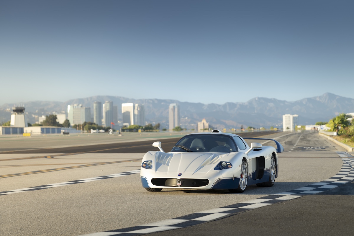 【新聞圖片 6 】MC12 Stradale 源自 MC12 GT1 賽車的公路版本， MC12 GT1 則是 Maserati 賽車基因中的經典代表作.jpg