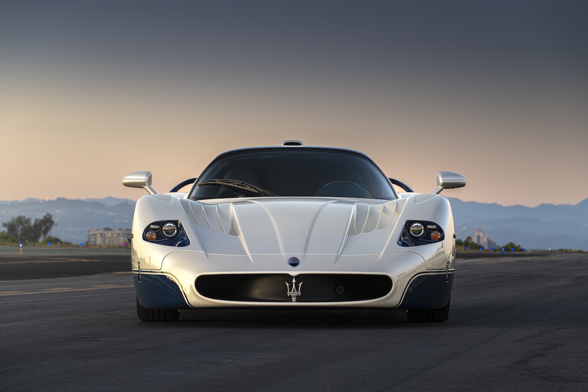 【新聞圖片 7 】Maserati MC12 奠定在國際賽道的傳奇地位。 MC12 Stradale 的誕生象徵著品牌尖端的賽道科技與義式設計工藝帶來的卓越成就，進而展現 Maserati 旗下公路車型與賽道深厚的連結.jpg