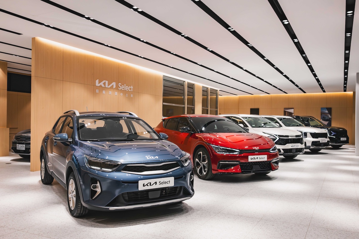 17.二樓進駐全台首座「Kia Select原廠精選中古車」實體據點，最多更可展示6部車的寬敞空間。.jpg