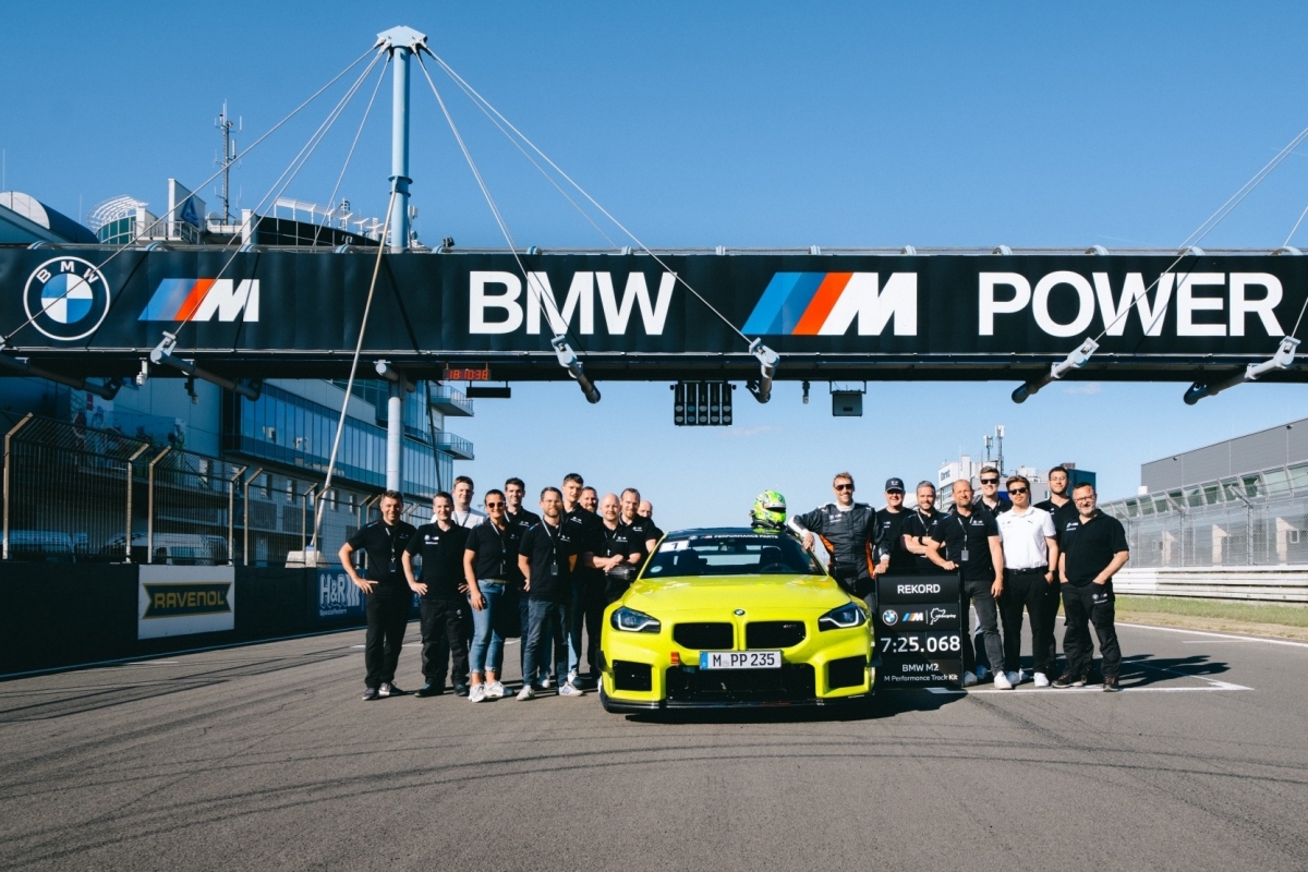 P90649369_lowRes_bmw-m2-with-m-perfor.jpg