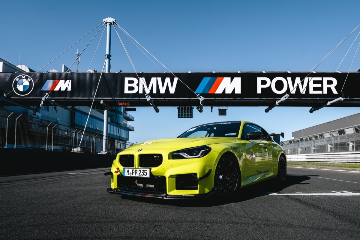 P90649371_lowRes_bmw-m2-with-m-perfor.jpg