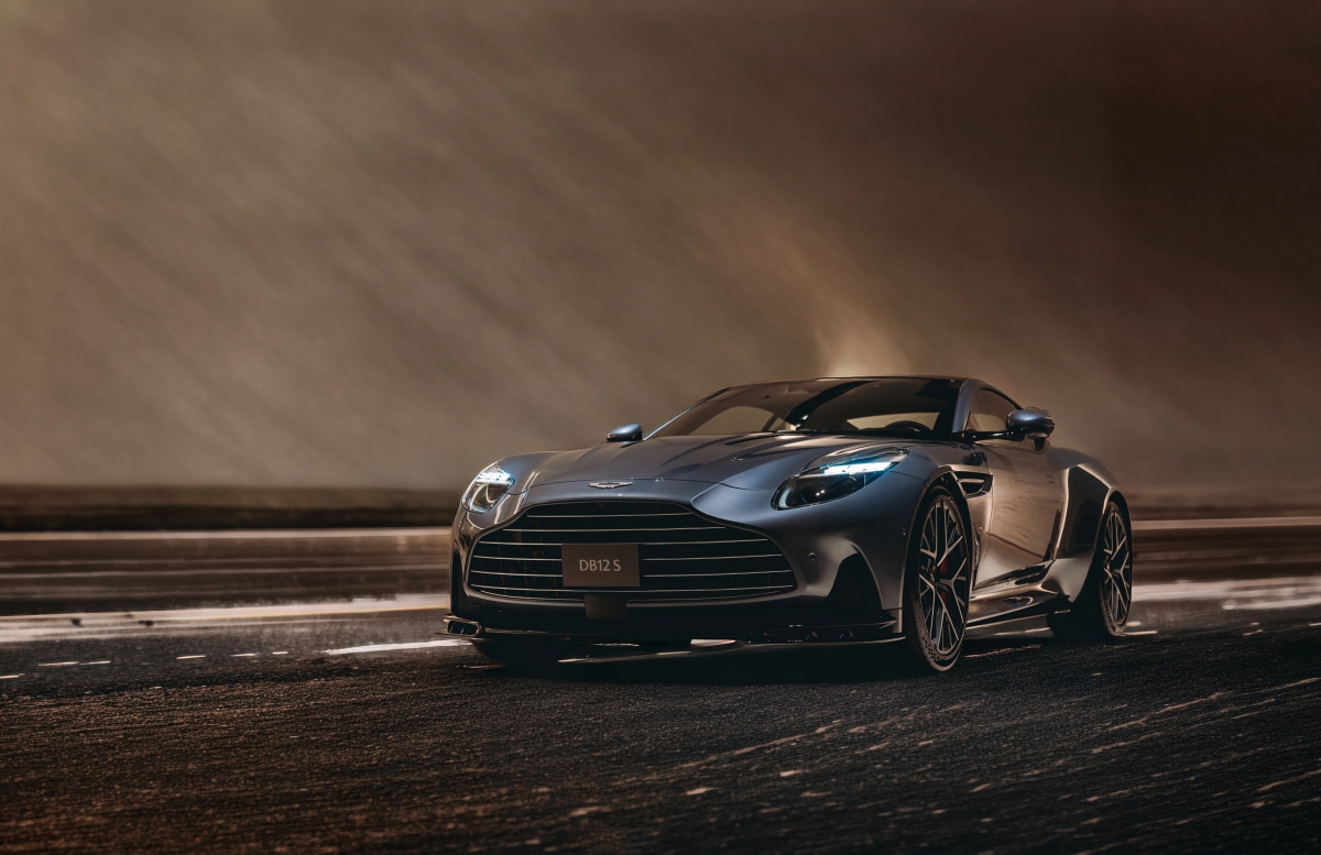 DB12 S (8).jpg