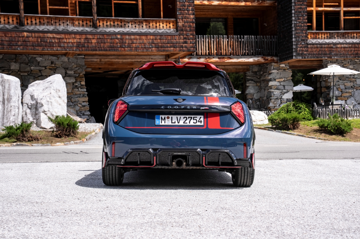 P90651018_highRes_mini-jcw-3-door-with.jpg