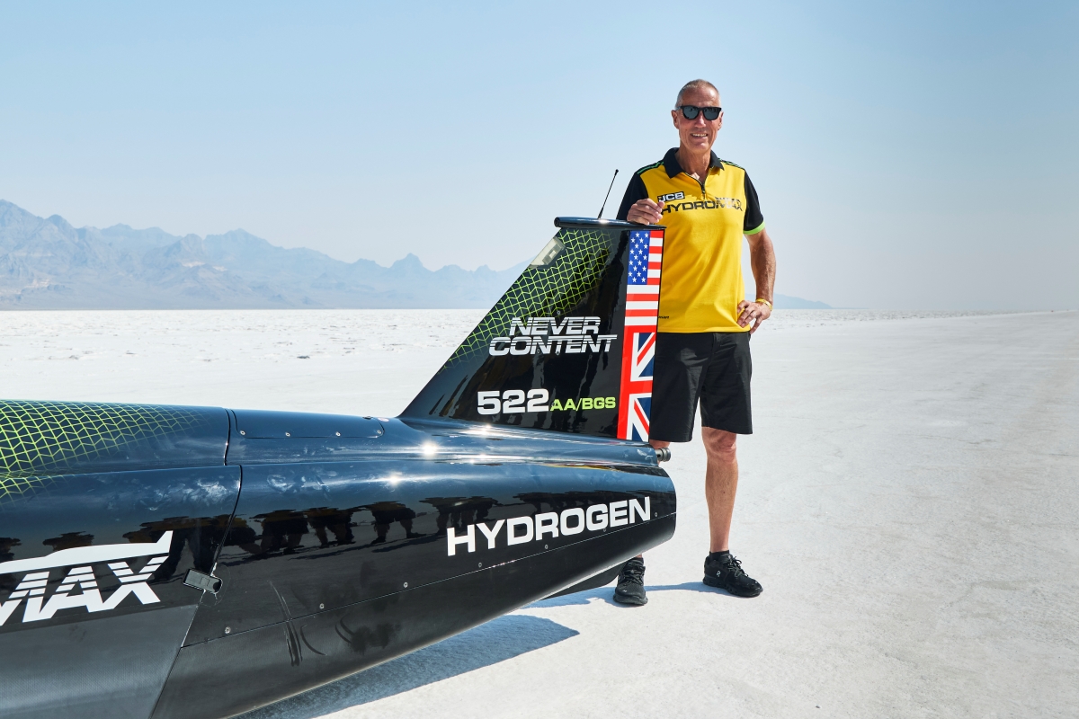 Driver Andy Green_JCB Hydromax_368mph SCTA record.jpg